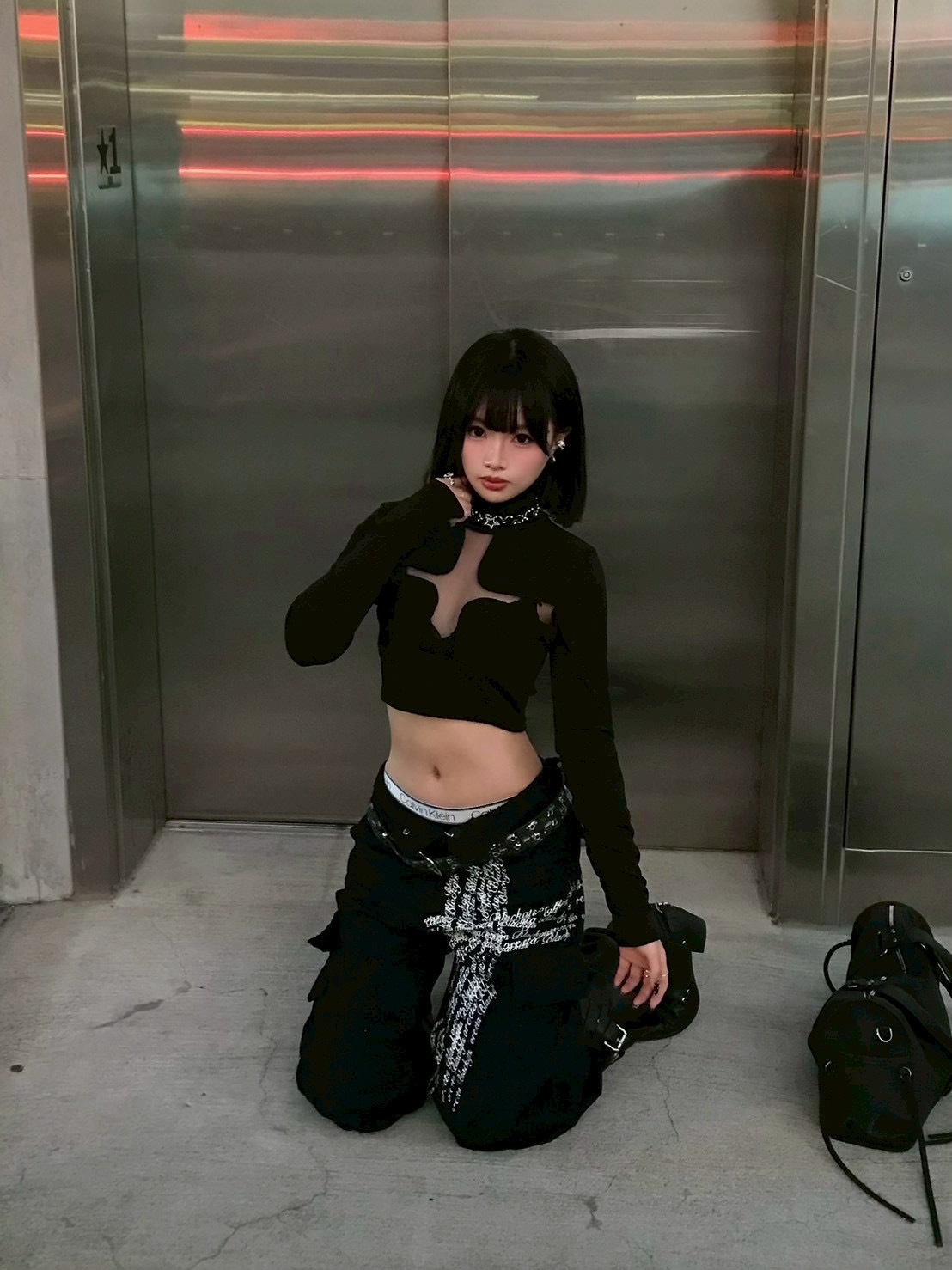 辣妹駕到💋高領十字鏤空短版露腰上衣