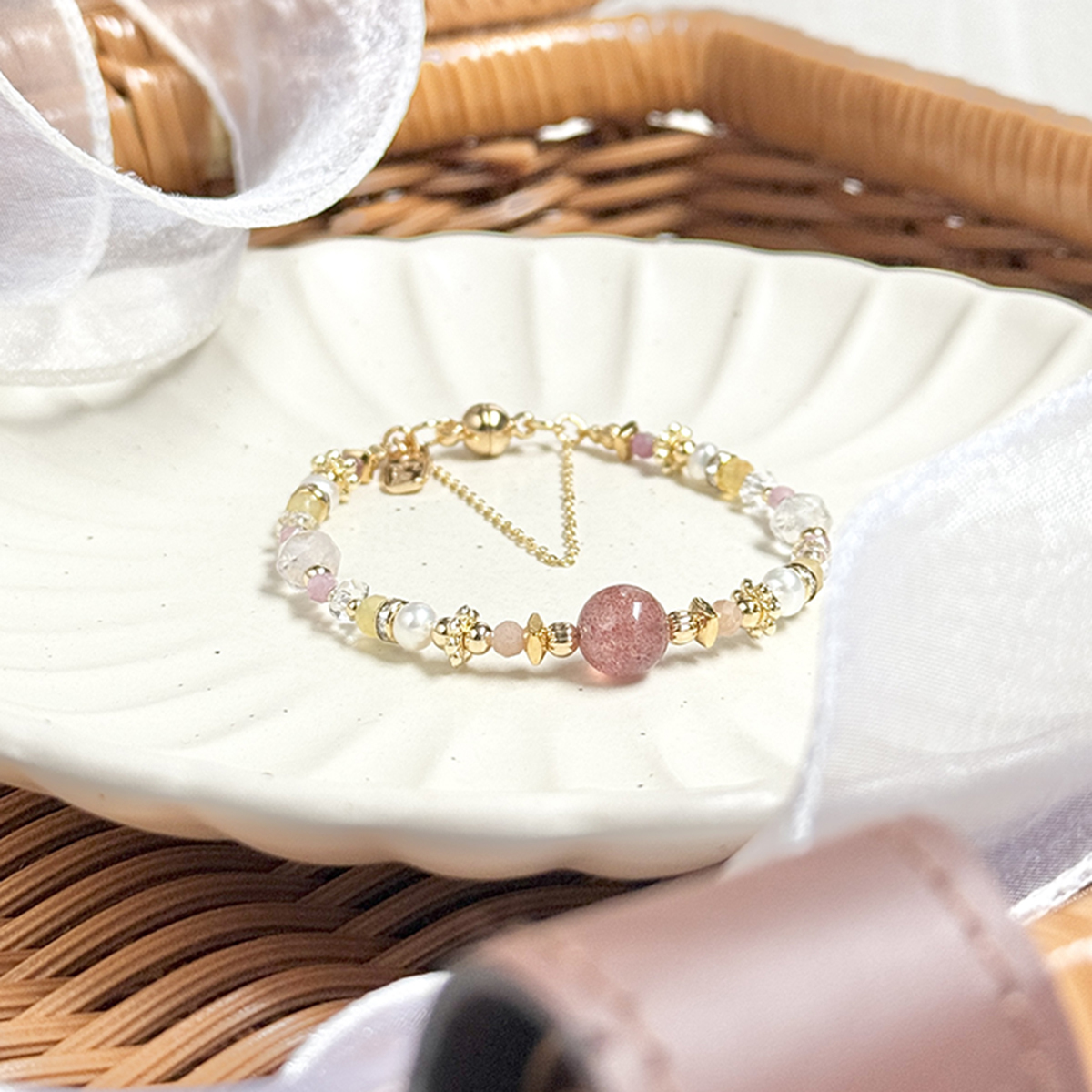 生日花 • 貳月拾參 • 西洋櫻草 – 草莓晶 – 手鍊