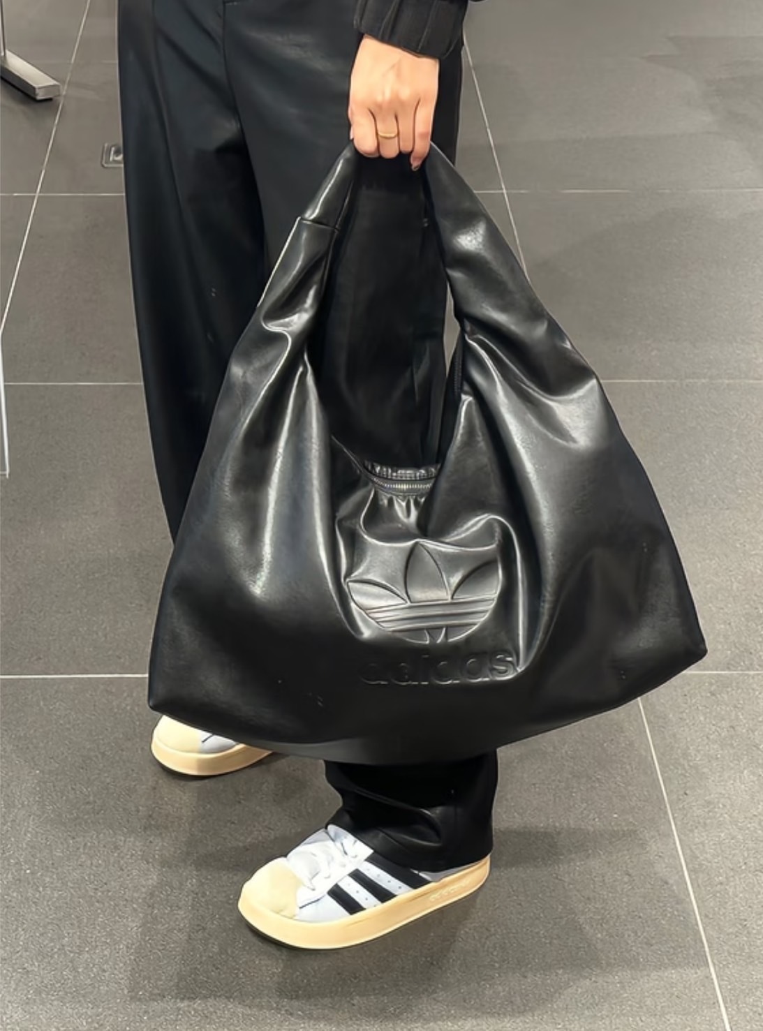 ADIDAS ORIGINALS 皮革黑 大容量 雲朵包