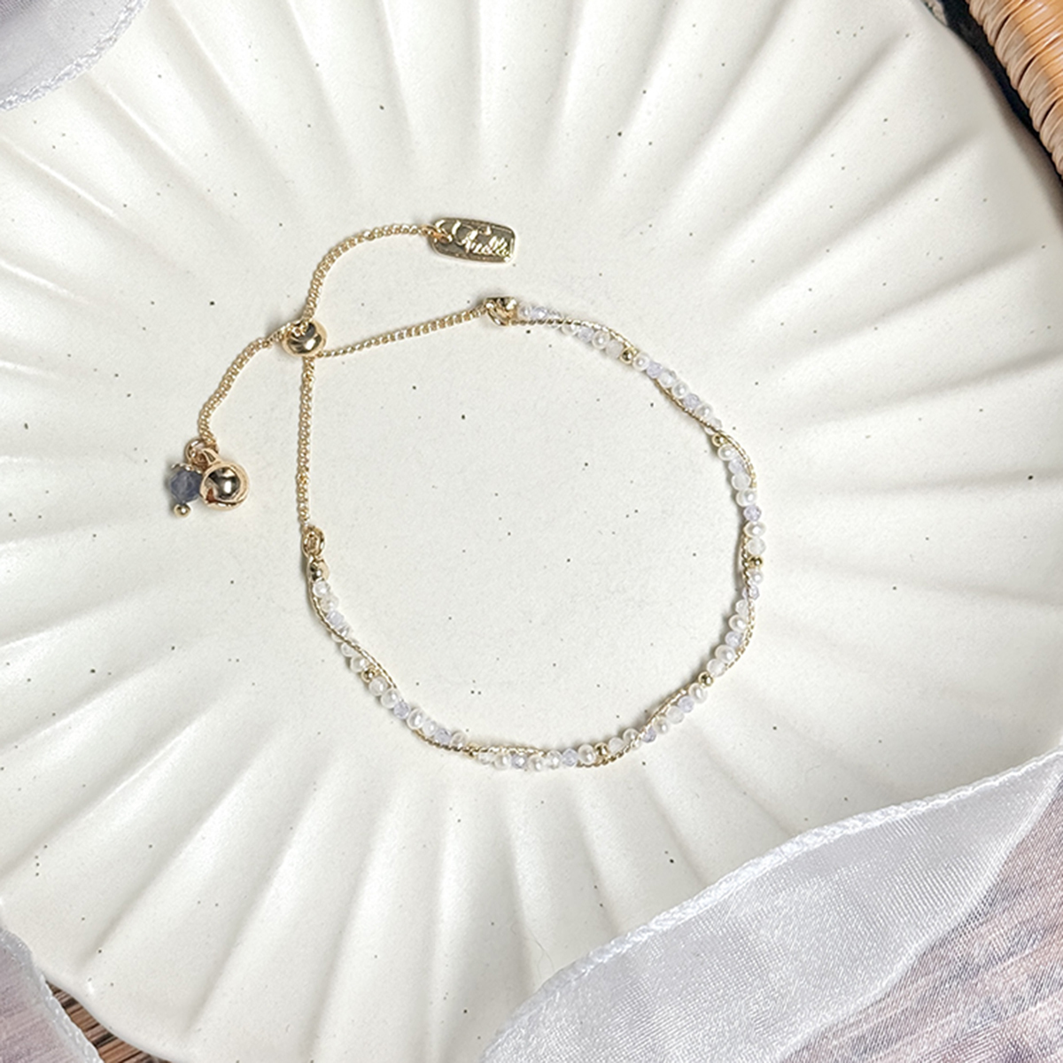 生日花 • 陸月貳貳 • 風鈴草 – 珍珠月光石 – 手鍊