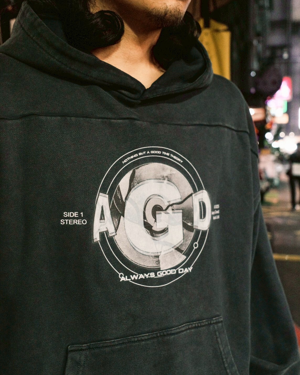 『AlwaysGoodDay』AGD 黑膠封面 短版 水洗 帽T