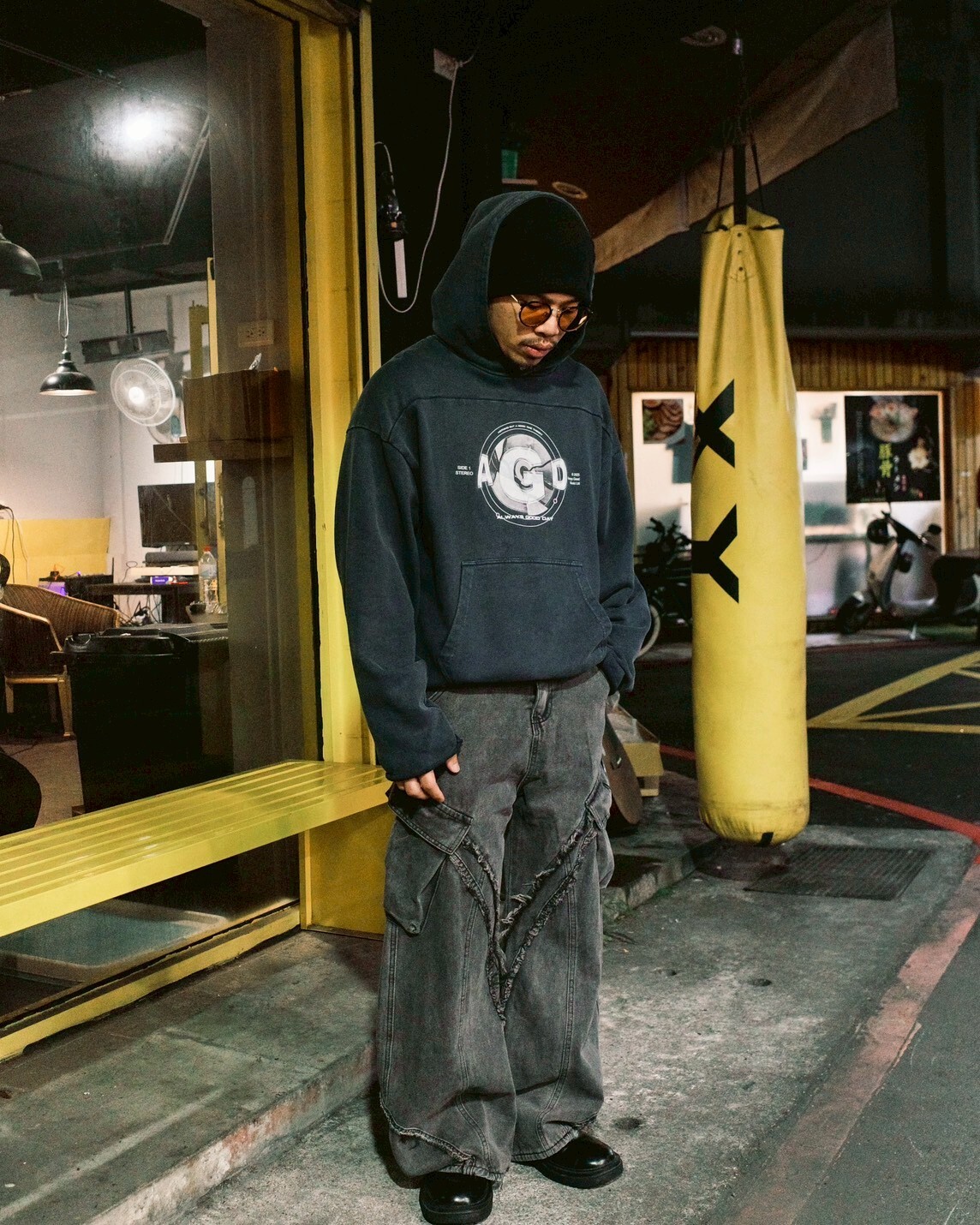 『AlwaysGoodDay』AGD 黑膠封面 短版 水洗 帽T