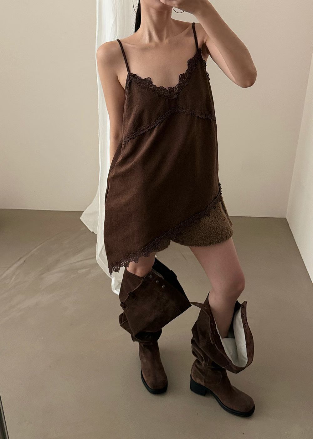 J21 時髦斜角 蕾絲背心 （白/咖/黑）