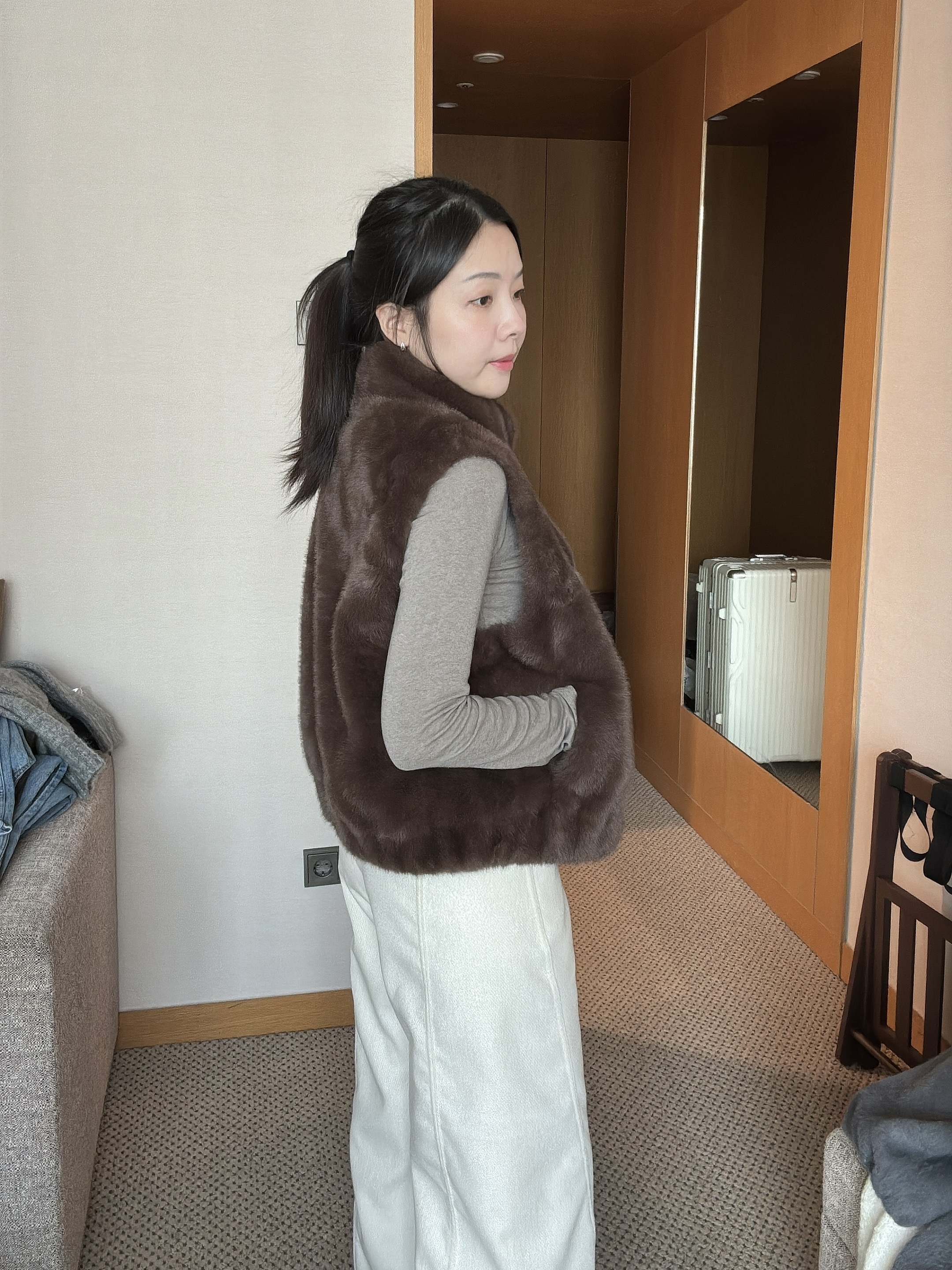 J12 短毛柔軟毛毛背心（米白/咖）