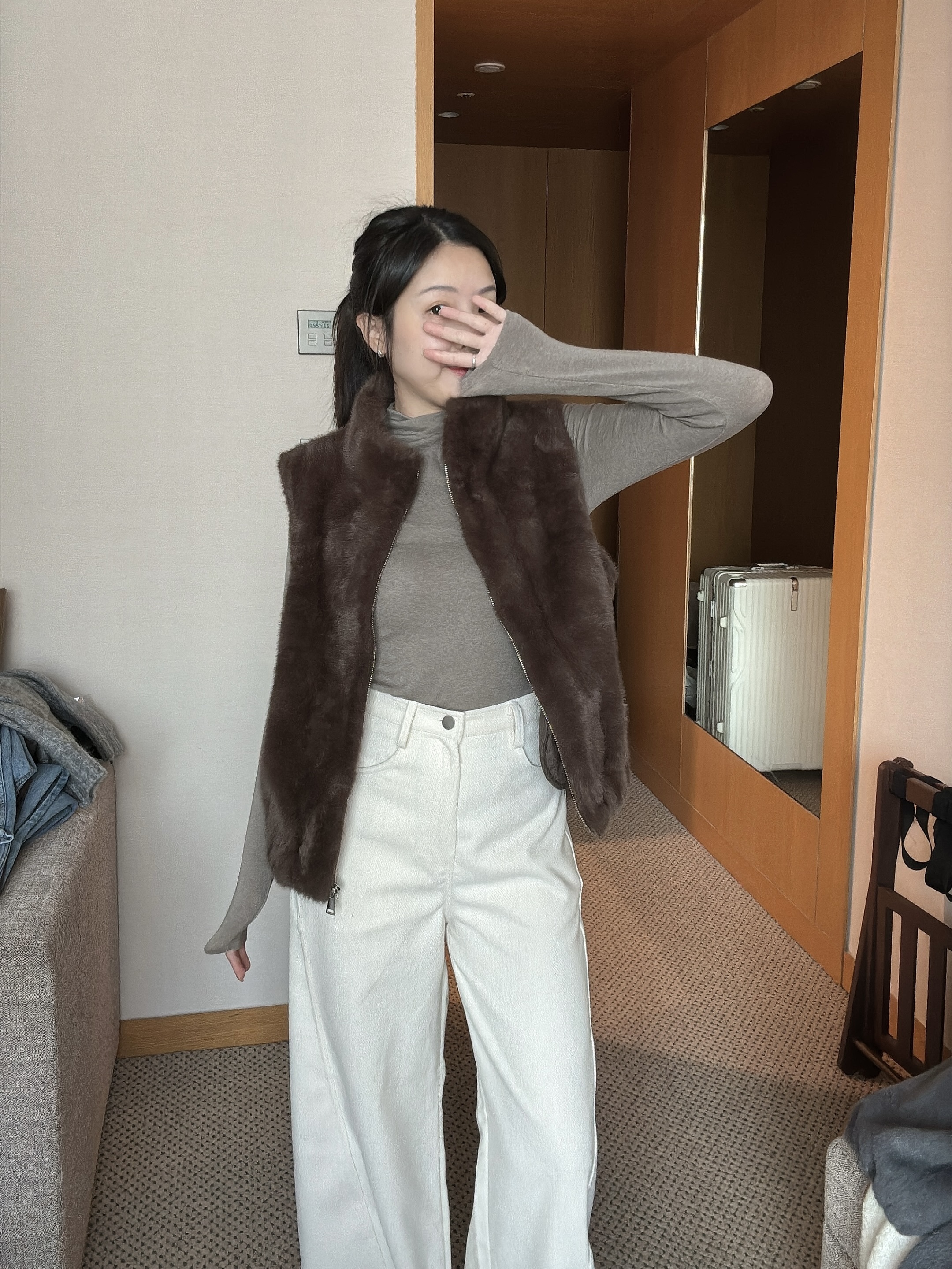 J12 短毛柔軟毛毛背心（米白/咖）