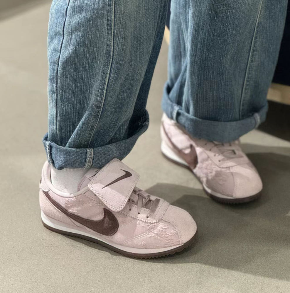 【Luxury】NIKE CORTEZ TEXTILE 翻鞋舌 蕾絲 雙鞋帶 復古 阿甘鞋 玫瑰粉 男女款 可掀鞋舌 乾燥花粉 IQ3624-667