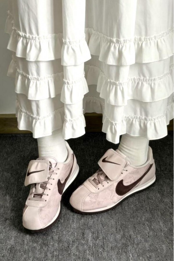 【Luxury】NIKE CORTEZ TEXTILE 翻鞋舌 蕾絲 雙鞋帶 復古 阿甘鞋 玫瑰粉 男女款 可掀鞋舌 乾燥花粉 IQ3624-667
