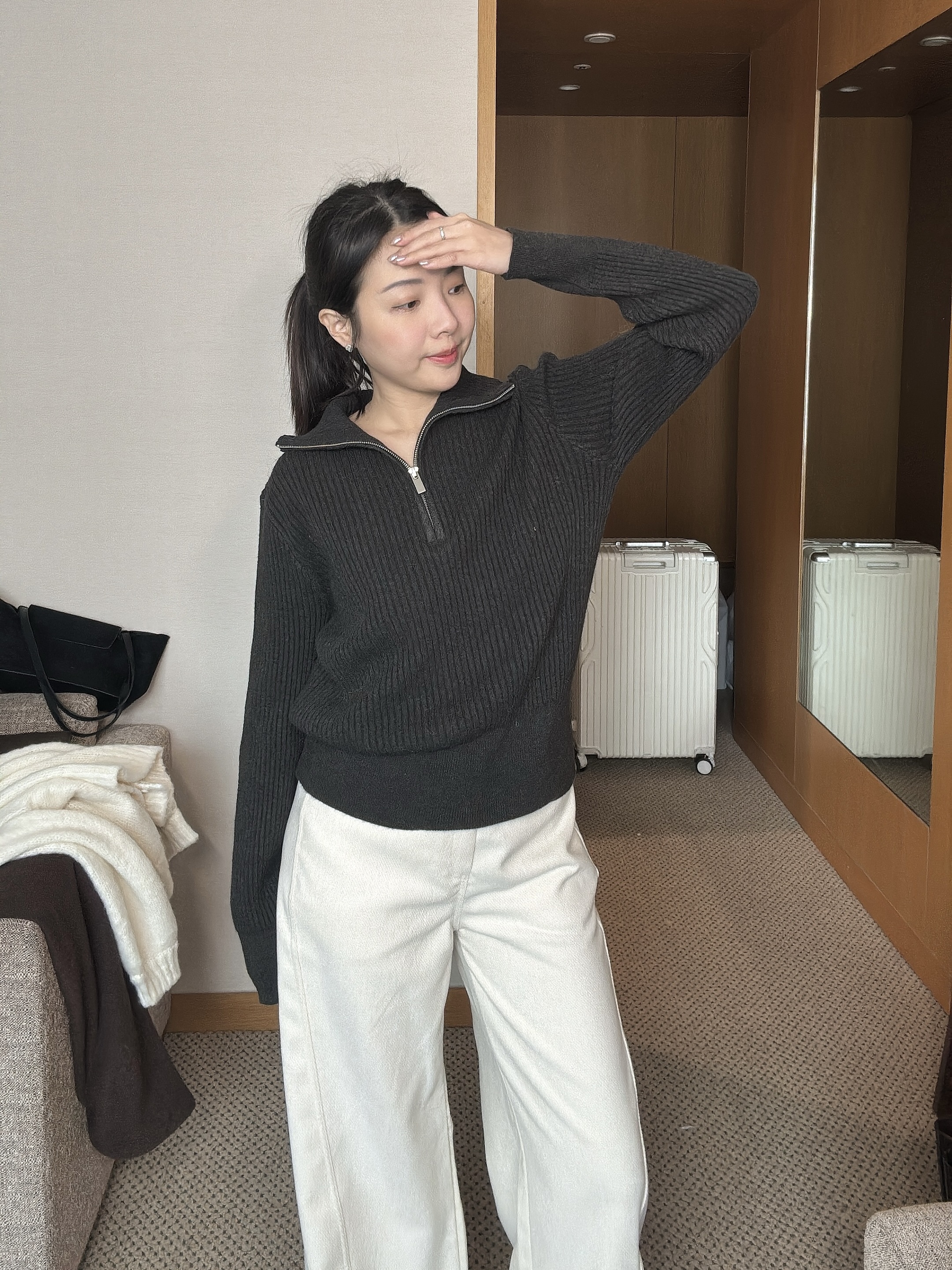 J17 柔軟針織拉鍊高領上衣（深灰）