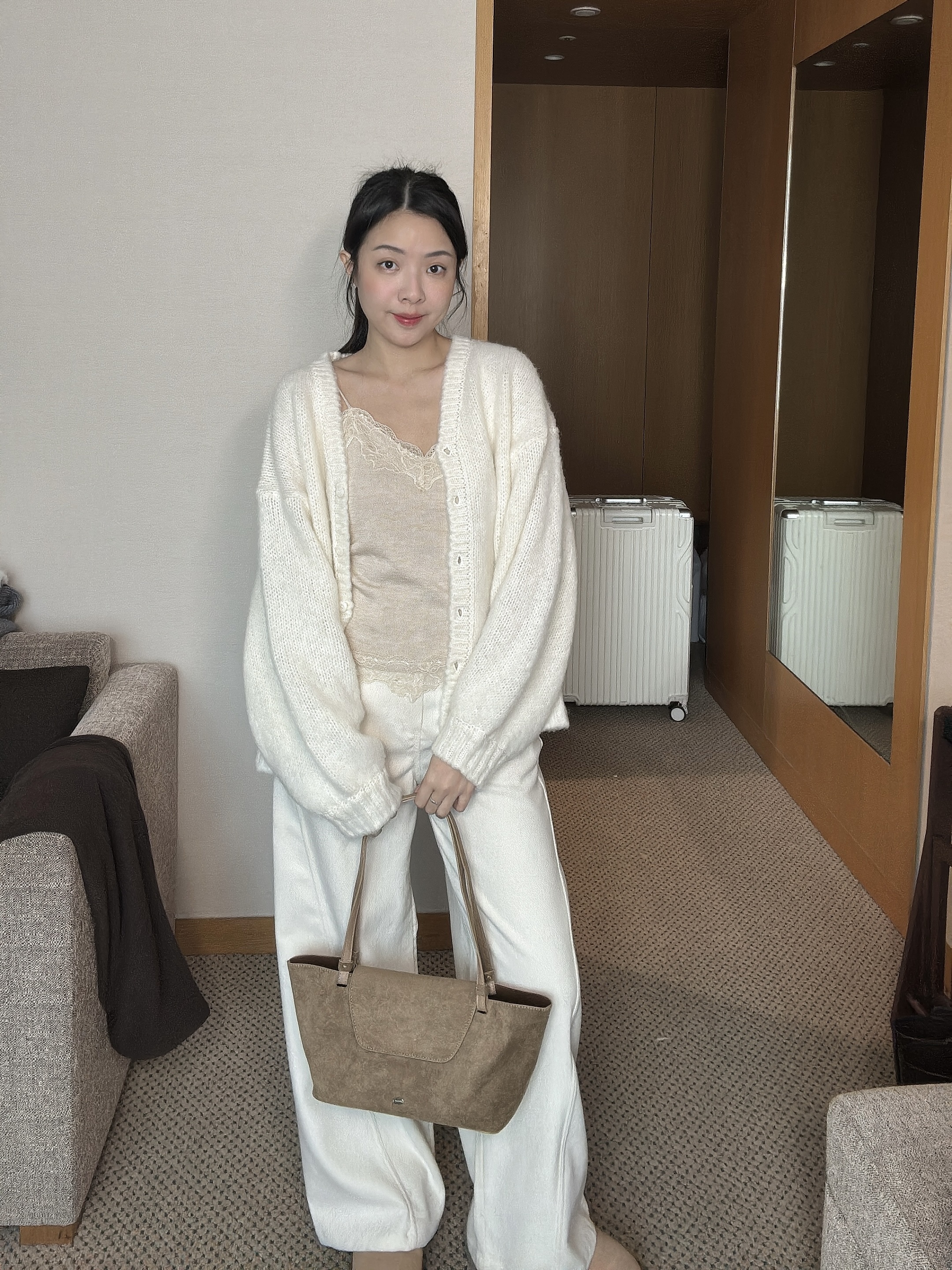 J27 品牌簡約麂皮包包（黑/卡其）