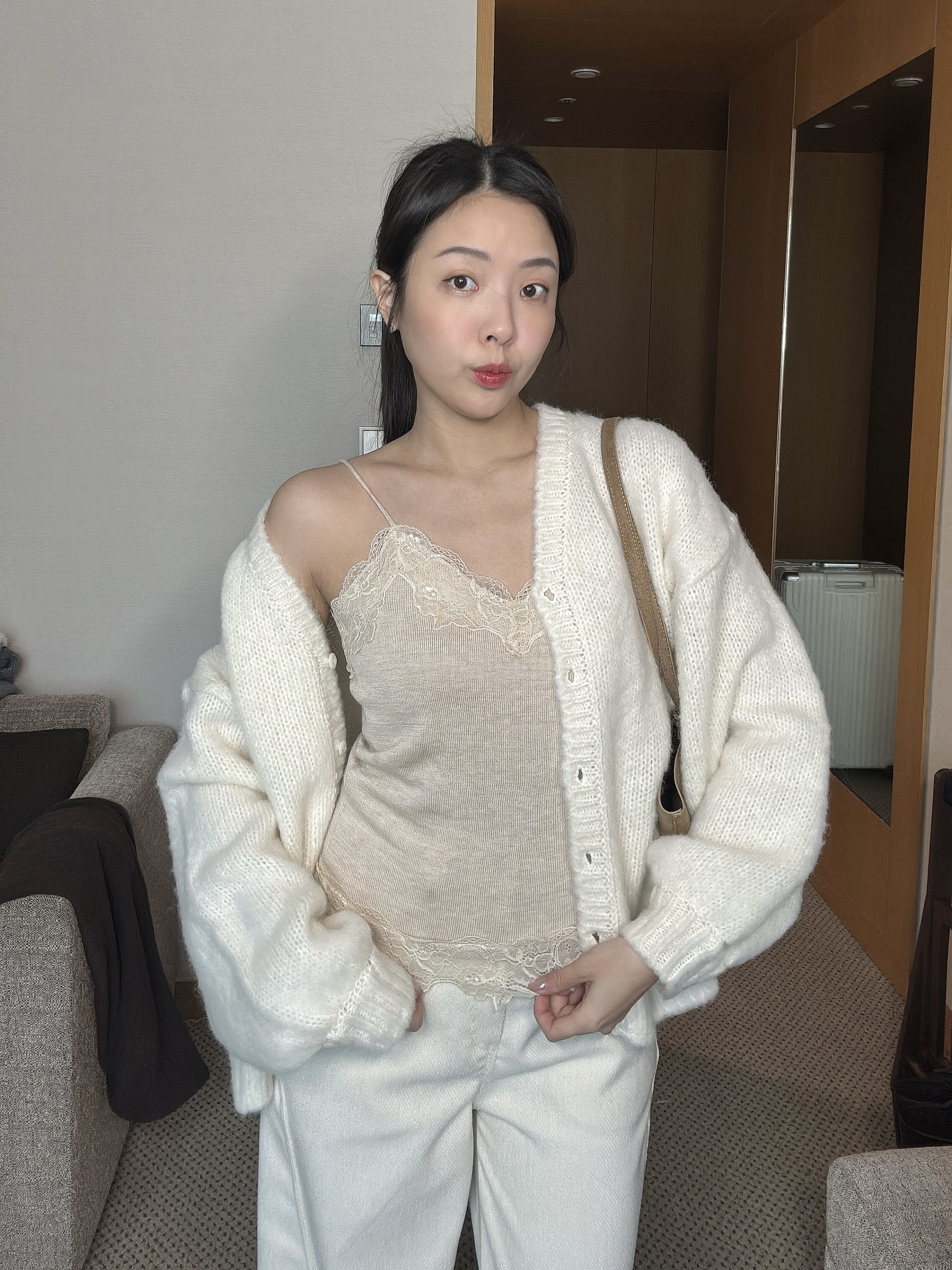 J15 細肩帶蕾絲背心（米/白/黑）