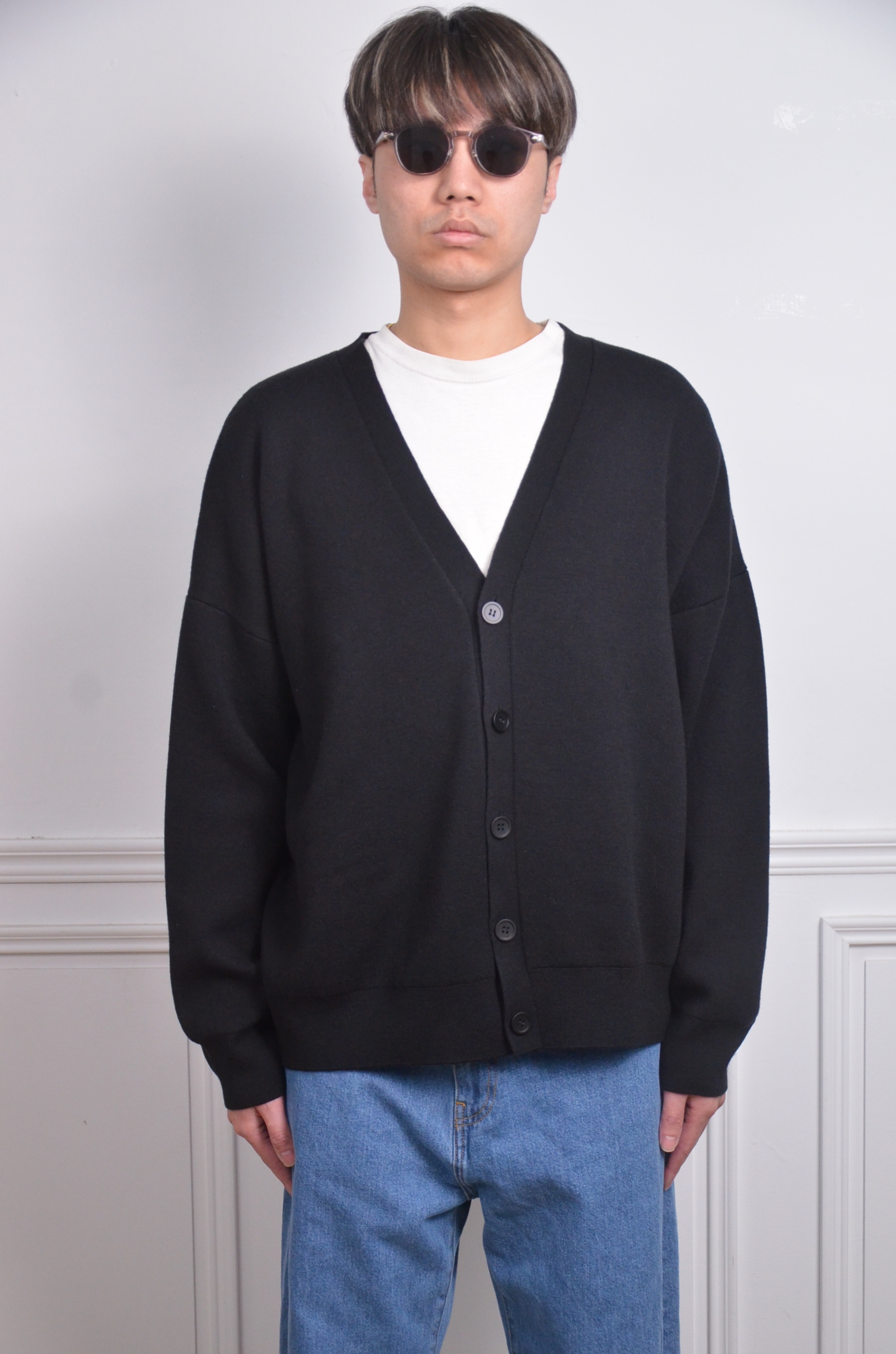 Loewe 後背LOGO開襟毛衣-黑【H526Y16KAP-1100】