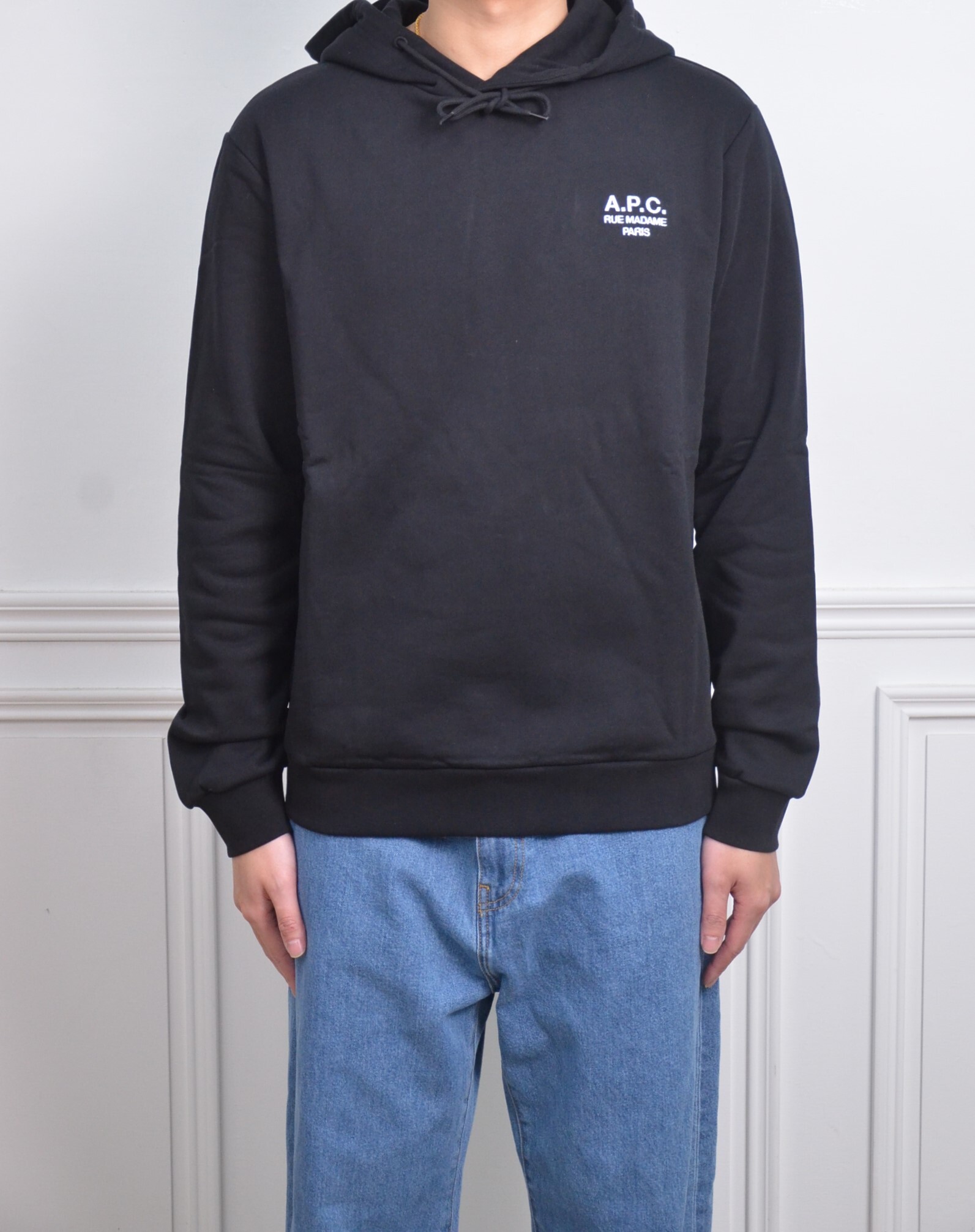 A.P.C. 刺繡小LOGO帽T-黑【COHBVM27914TZC】