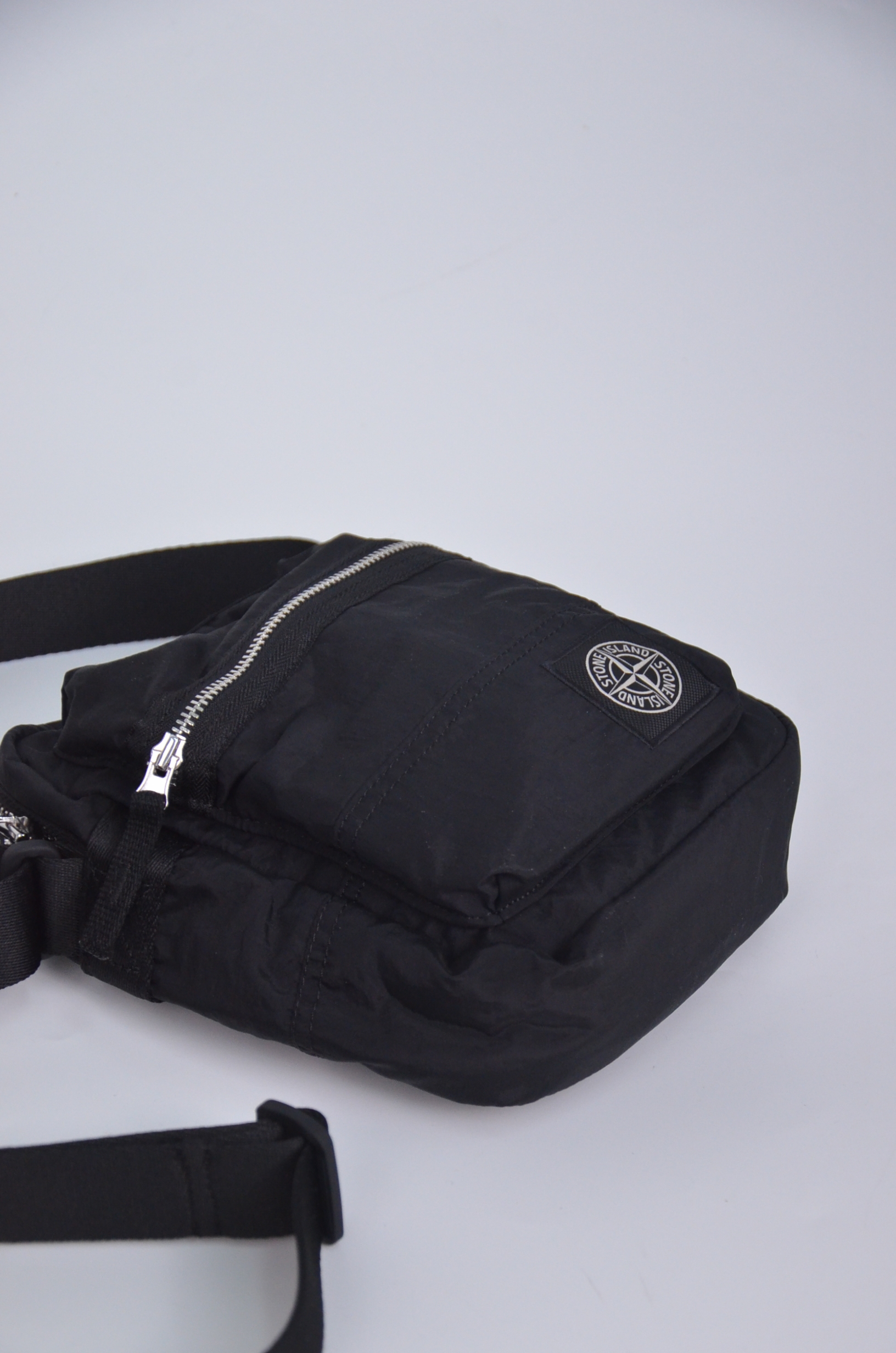 Stone Island 小包-黑綠兩色【K2S159200015S0251】