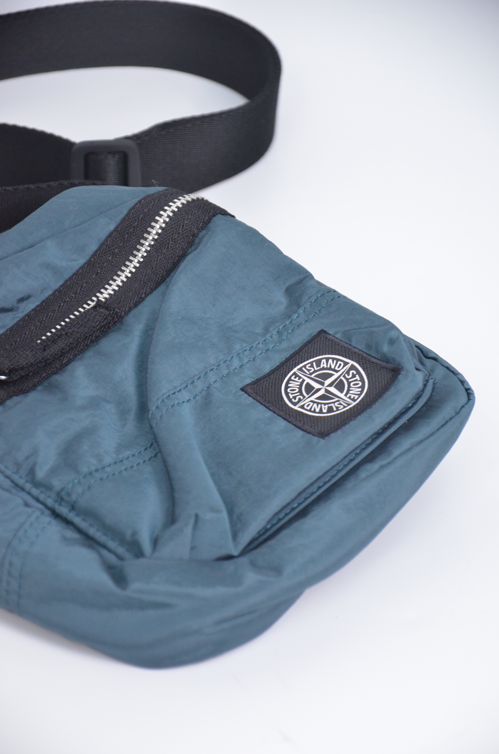 Stone Island 小包-黑綠兩色【K2S159200015S0251】