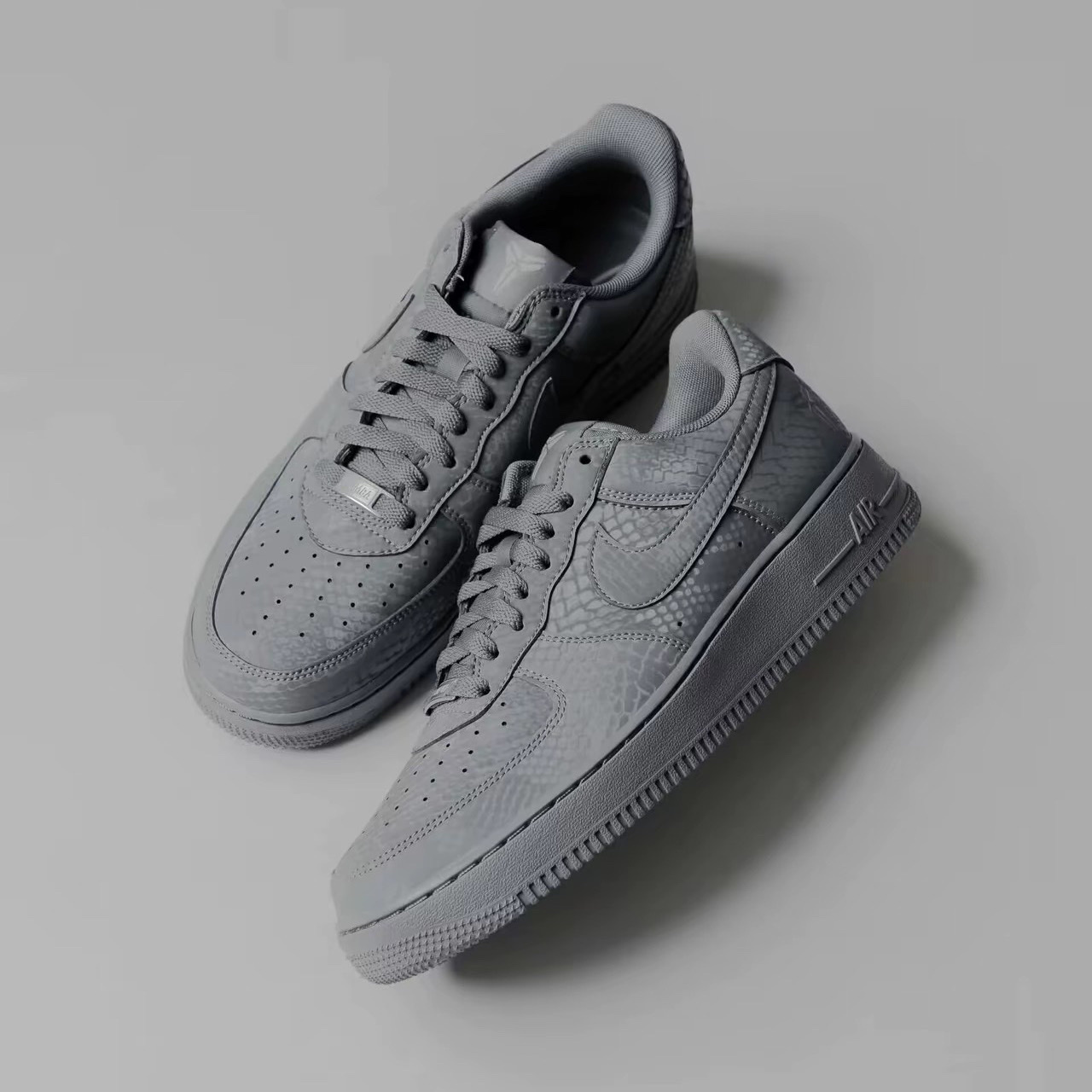 Kobe Bryant x Nike Air Force 1 Low "Cool Grey"  酷灰曼巴 灰色蛇紋 AF1 IB0018-004