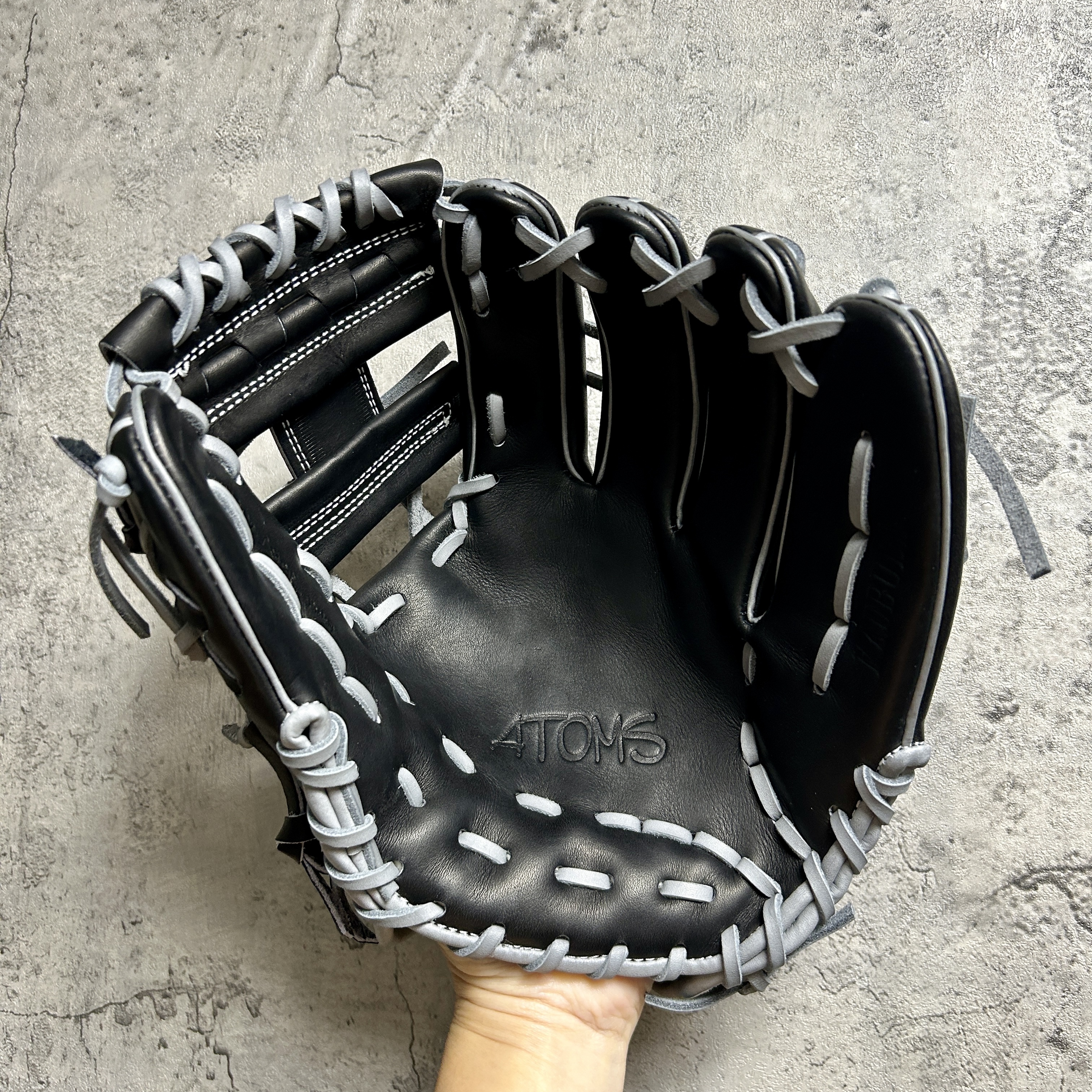 約 11.2 吋 ATOMS X Madbull 特殊限定版  硬式 內野 APL-UR006+ W-8 工檔版 M2504-221