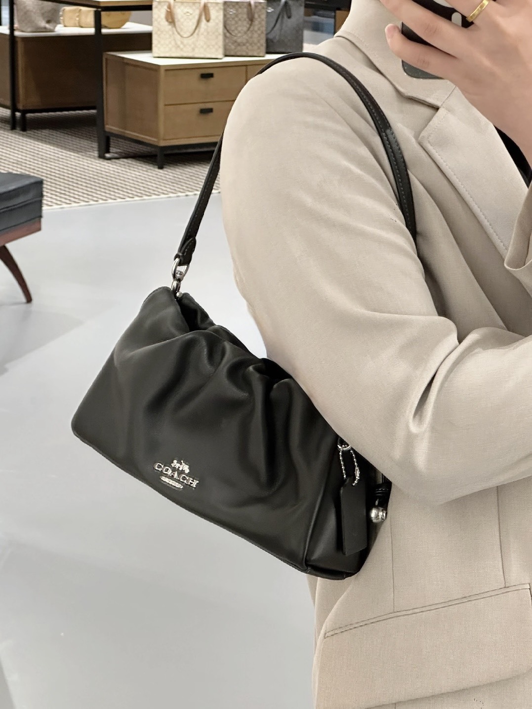 COACH FAYE 26 牛皮革 拉繩 雲朵包