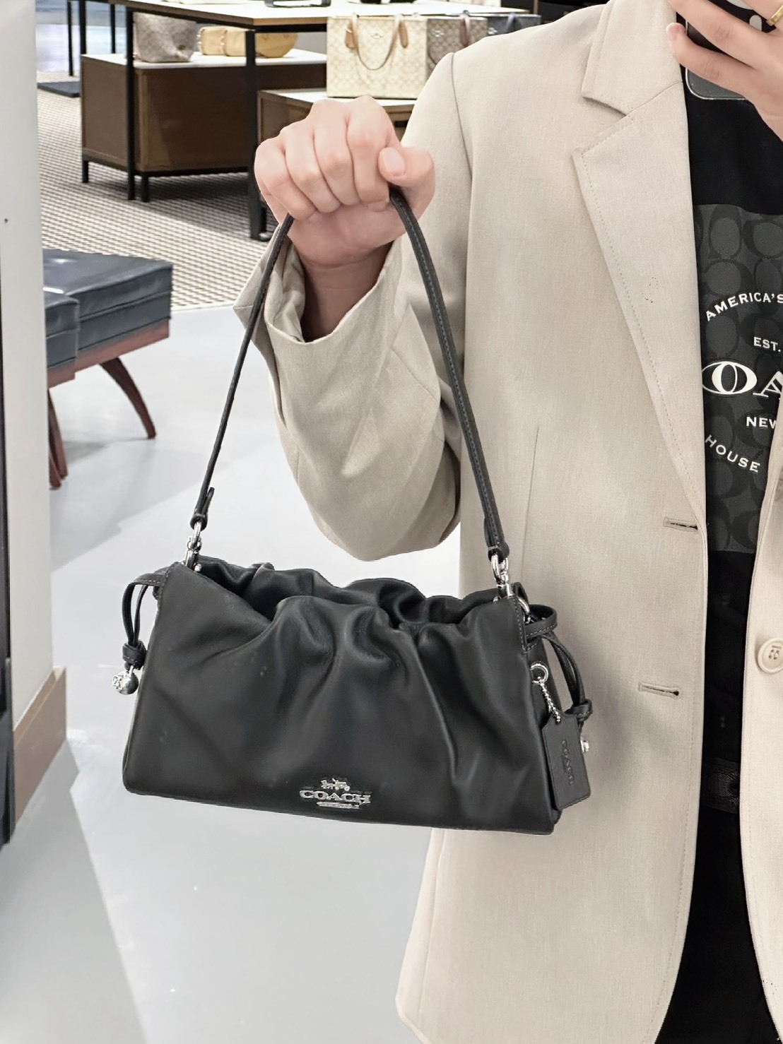 COACH FAYE 26 牛皮革 拉繩 雲朵包