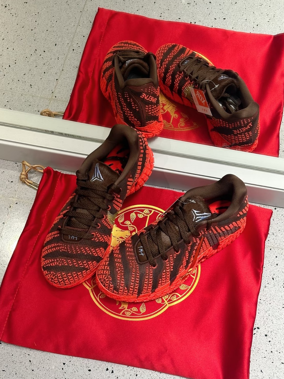 NIKE JA 3 莫蘭特 三代 馬年限定 金勾 赤兔馬紅