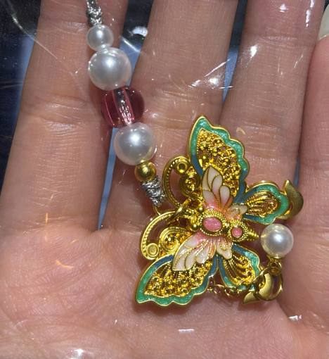 260218 - G53 半銀砂金鏤空蝴蝶手機掛飾