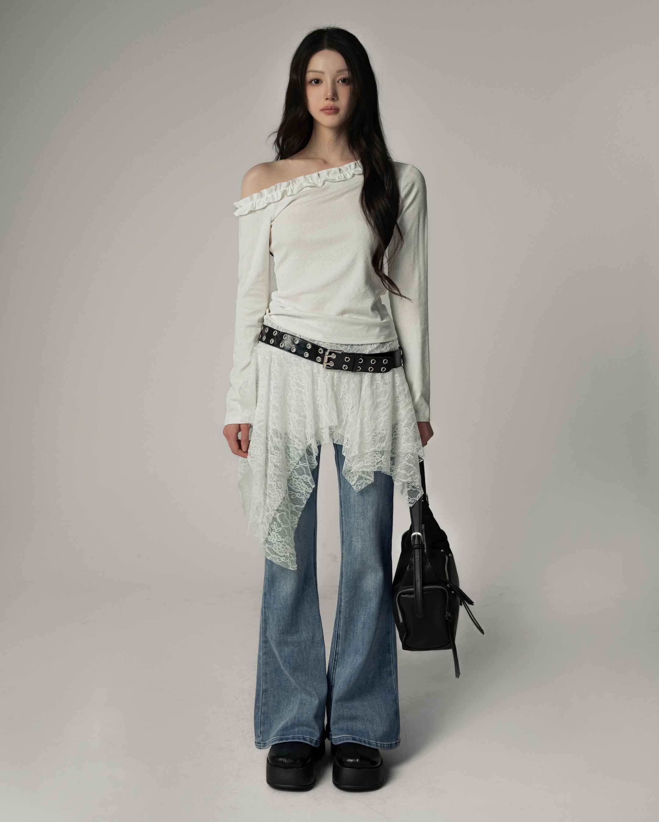 NOIRMUTE FRILL OFF-SHOULDER LONG SLEEVE T