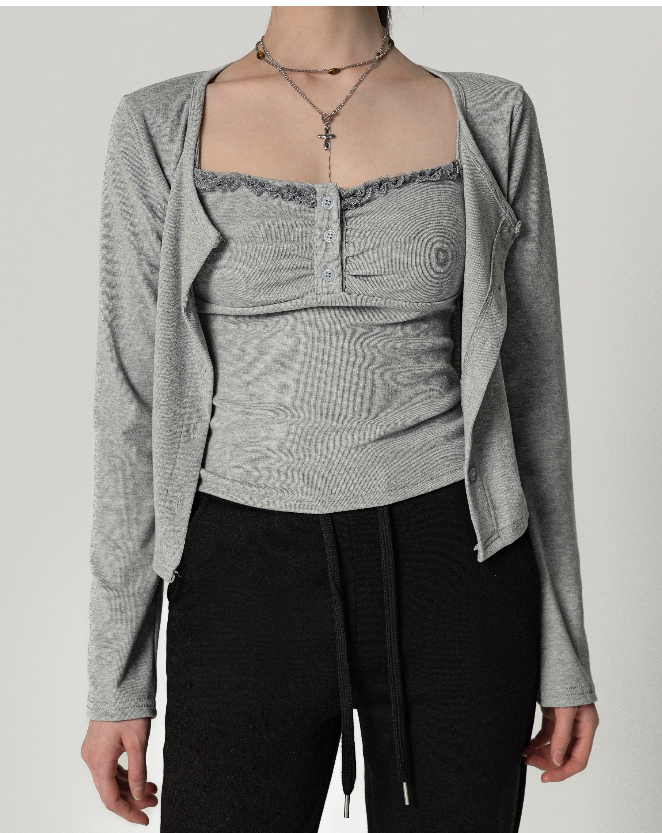 NOIRMUTE FRILL SLEEVELESS TOP CARDIGAN SET