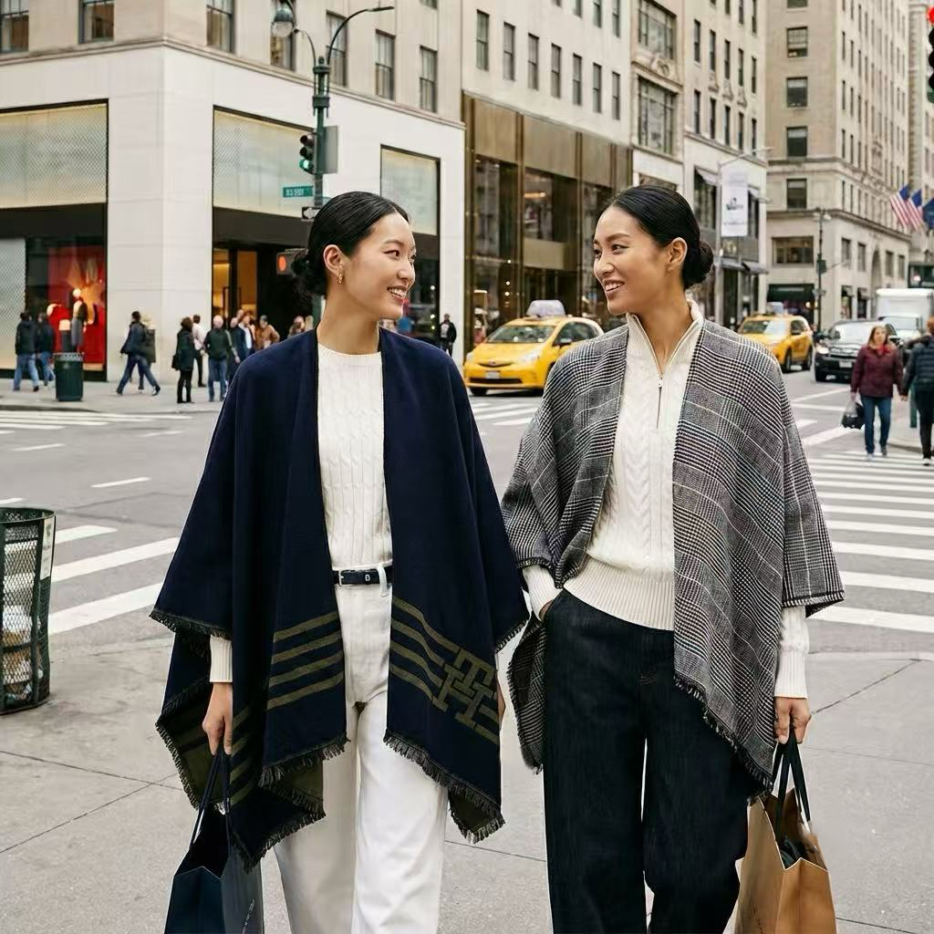 【預購】TOMMY HILFIGER  H021904 Stripe Logo Cape 條紋標誌披肩