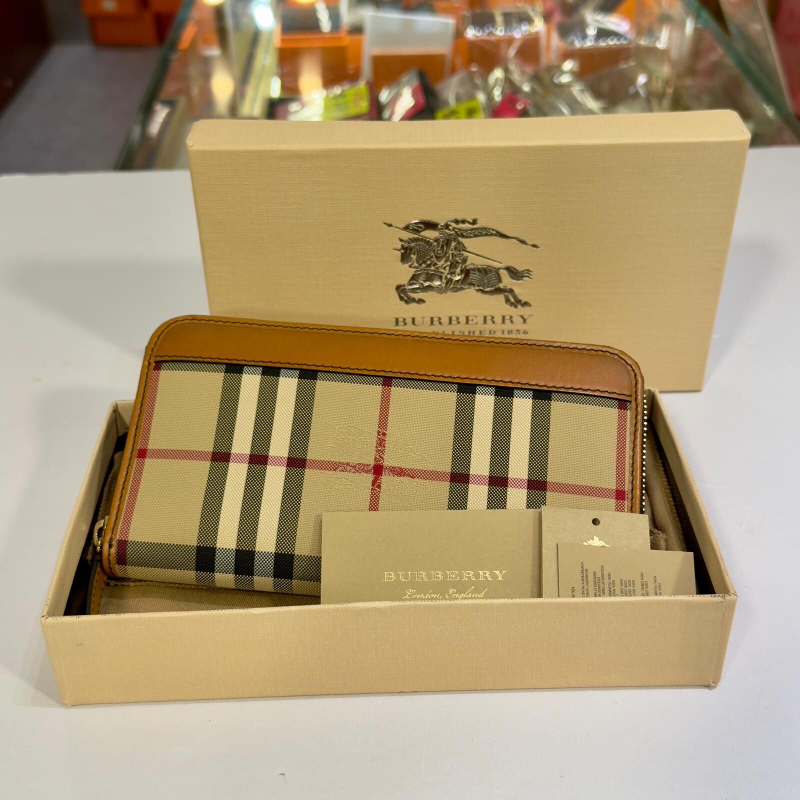 全新BURBERRY LONG ZIPPER WALLET 3978429 巴寶利拉鏈款長銀包 #BRAND NEW #香榭站正品