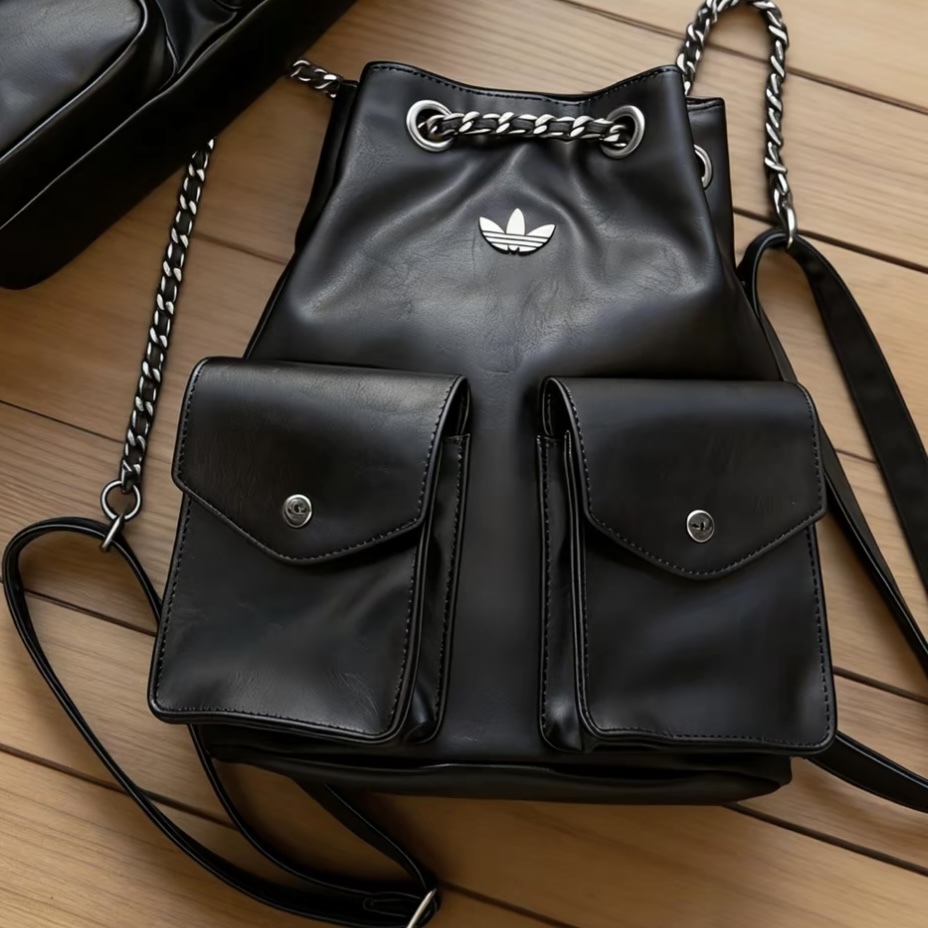 ADIDAS ORIGINALS 黑色 皮革 復古 小香風 後背包 鏈條包 大口袋 雙肩包 KW4750