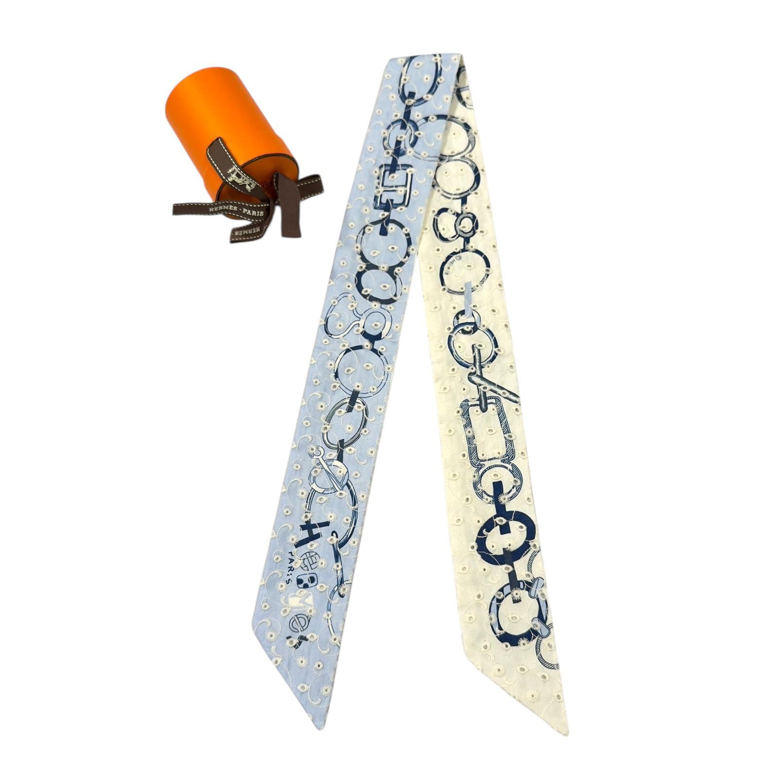 全新HERMES TWILLY H853951S DO RE BBOUCLES BRODERIE ANGLAISE 淺藍/白/海洋藍通花刺繡 #BRAND NEW #香榭站正品