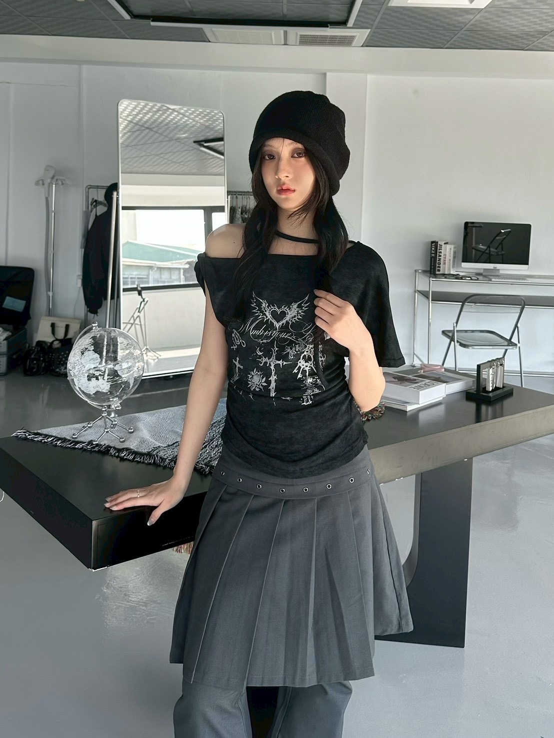 mmb斜領繞脖暗黑少女側抓皺短袖