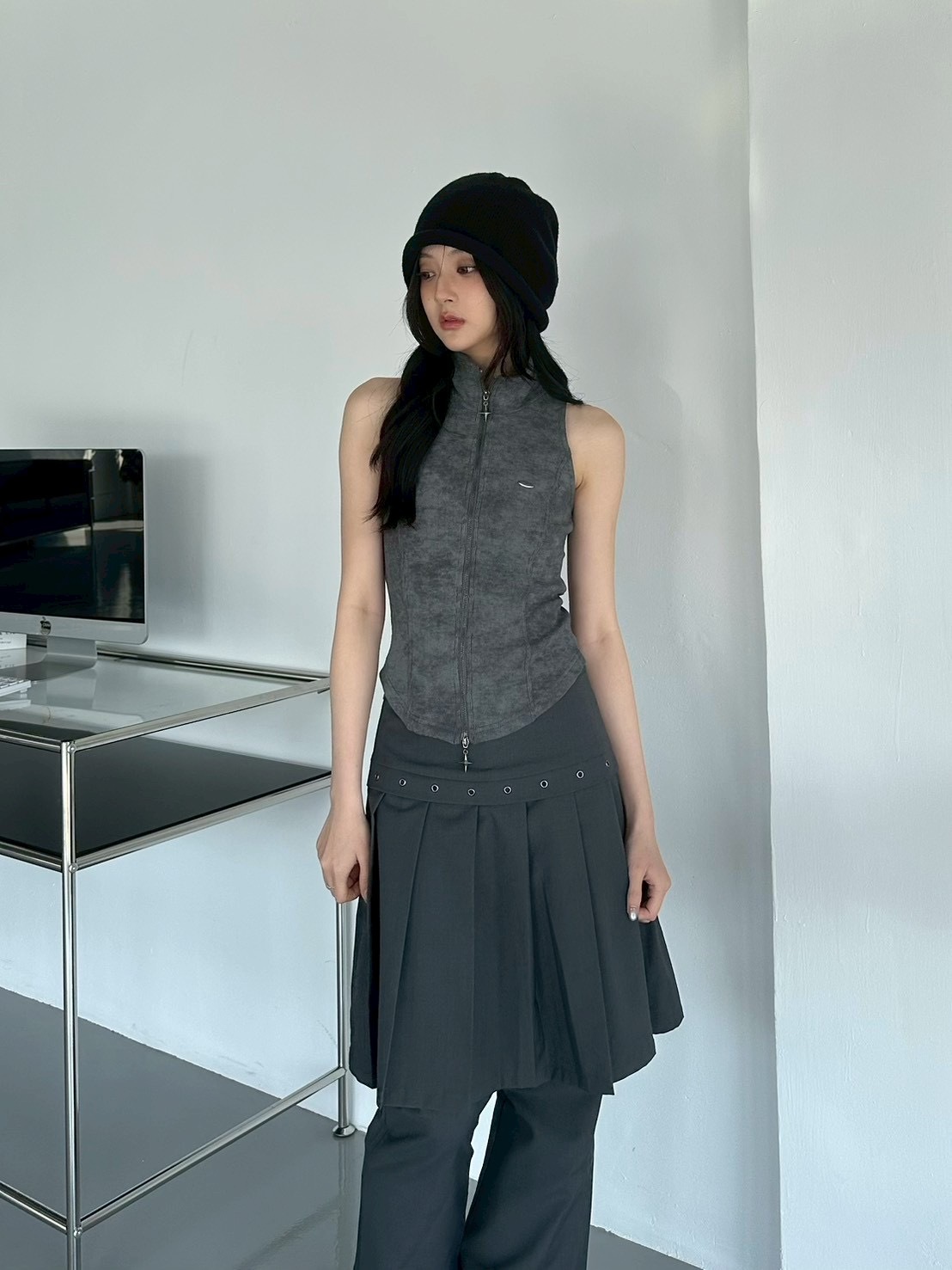 冷灰暈染削肩拉鍊背心