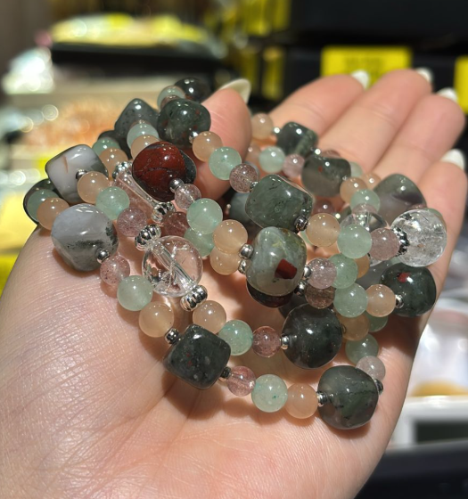 260219 - A20 雞血石白阿塞白水晶草莓晶設計款手串