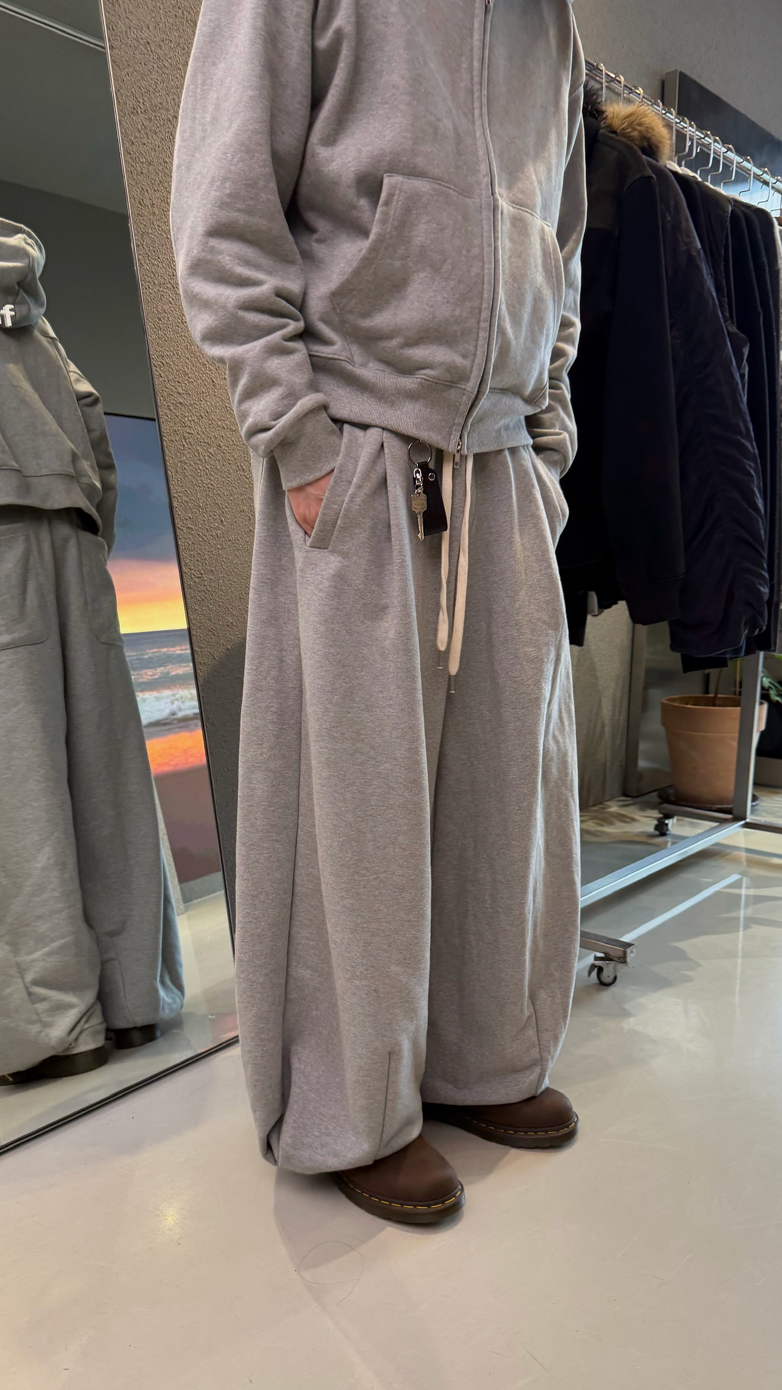 寬短版型連帽外套