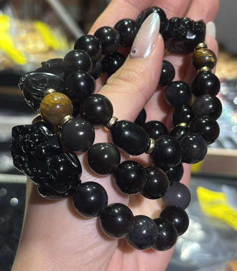 260219 - A89 12mm+彩曜石金虎眼貔貅雕刻設計款手串