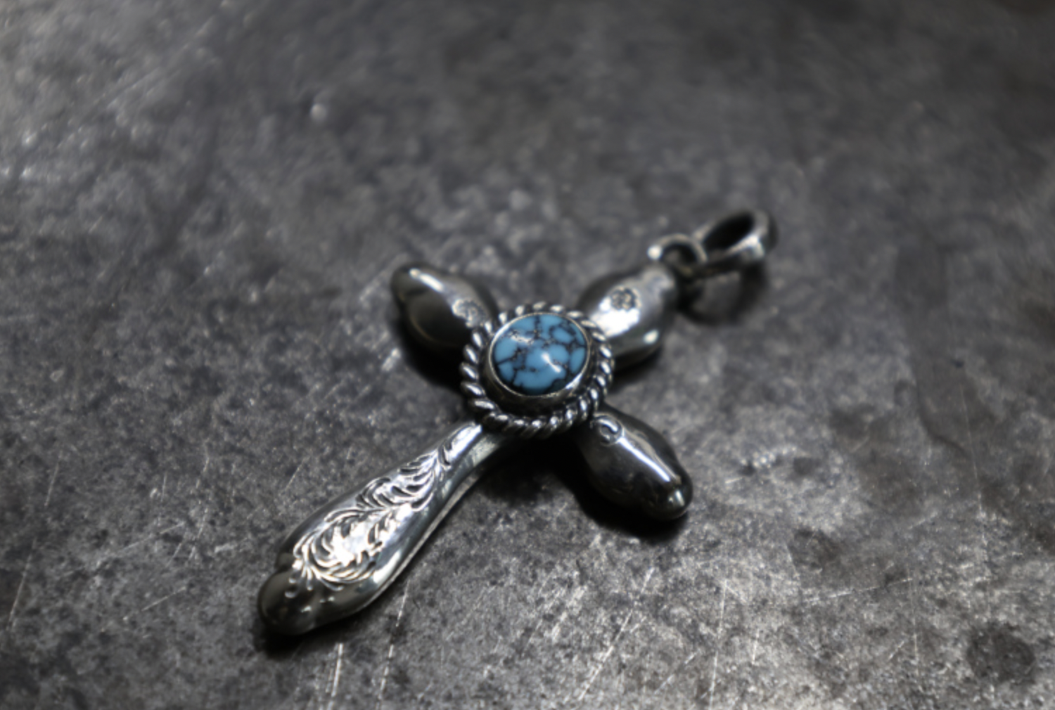 FC SE-1523 clover cross w black web kingman/scroll