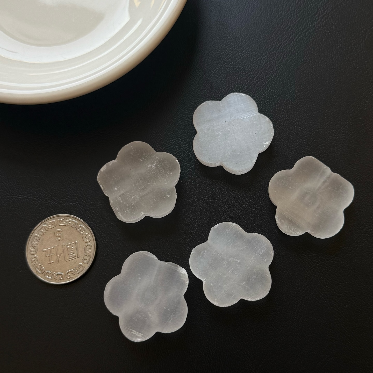 [原石] 透石膏 小花