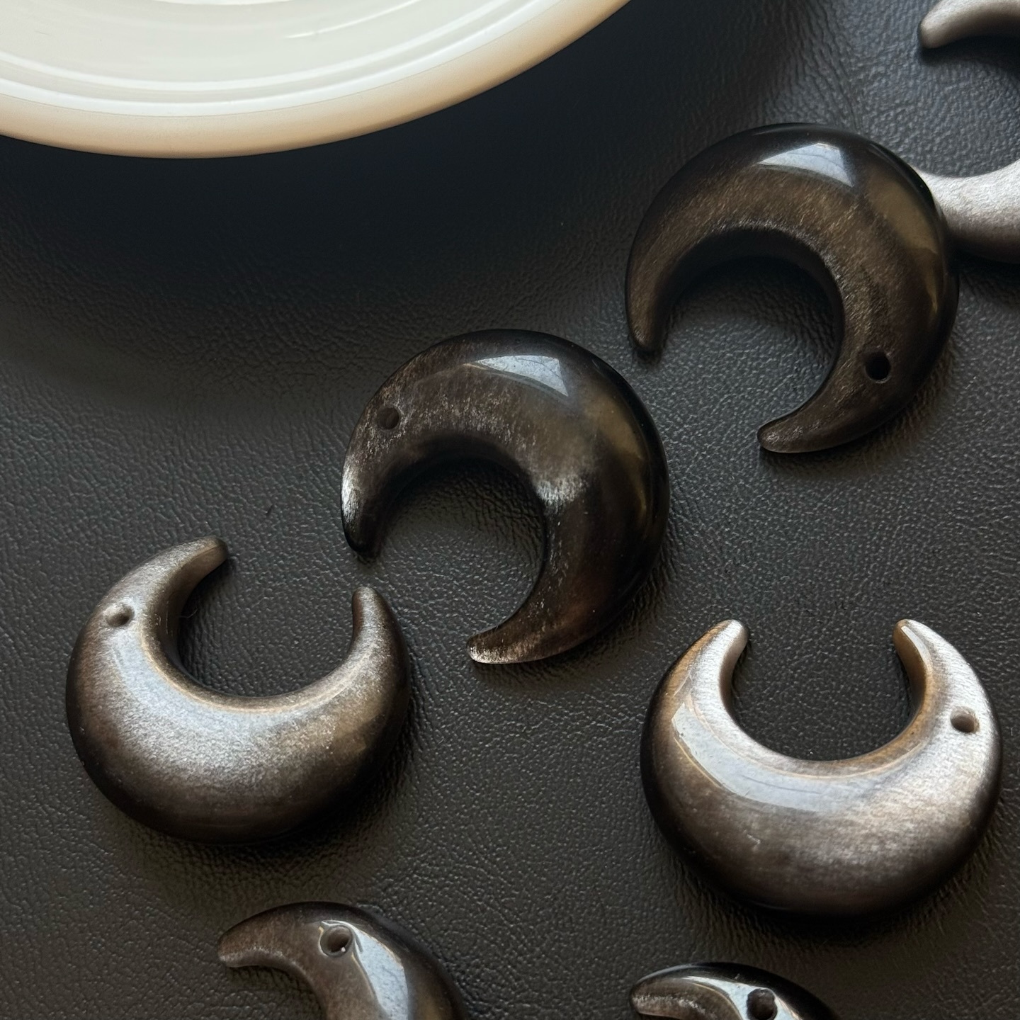 [原石] 銀曜石 月亮 （有墜孔）