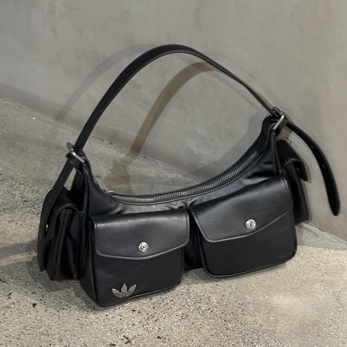 ADIDAS ORIGINALS 全黑 雙口袋 復古 韓系 單肩包 三葉草 國外限定 KW4748