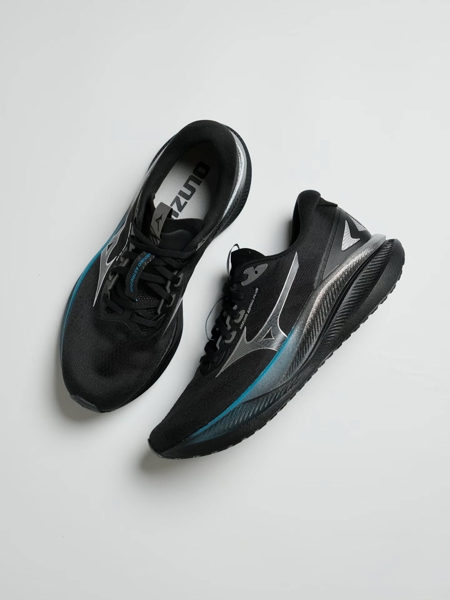 代購-Mizuno ASTRO PLUS 2 美津濃 厚底減震 透氣 支撐 回彈 跑鞋 男女同款 黑色 D1GH251108