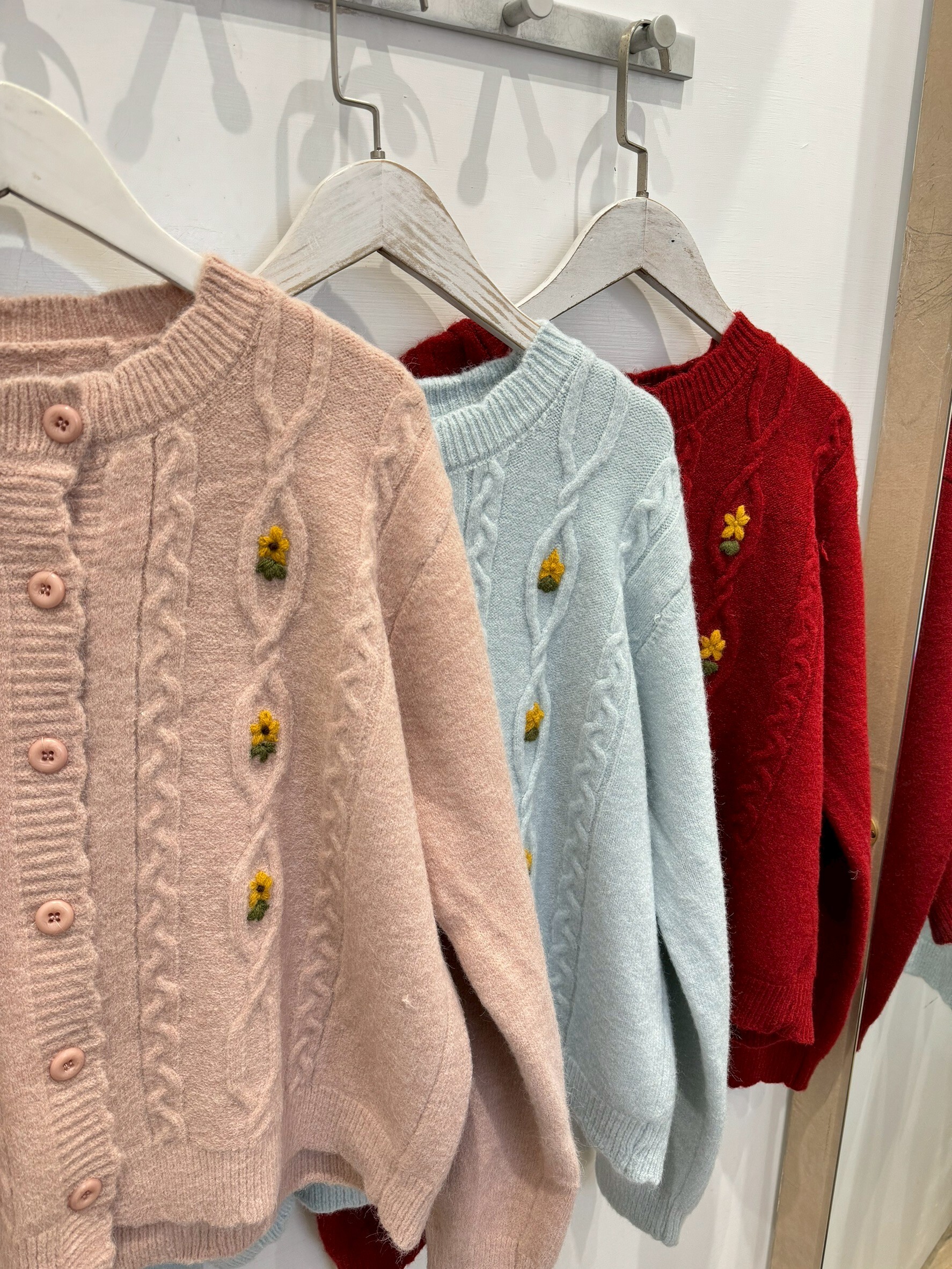 滾花邊排扣針織衣