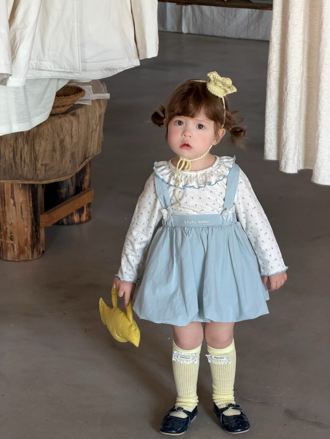 小藍邊碎花荷葉領上衣