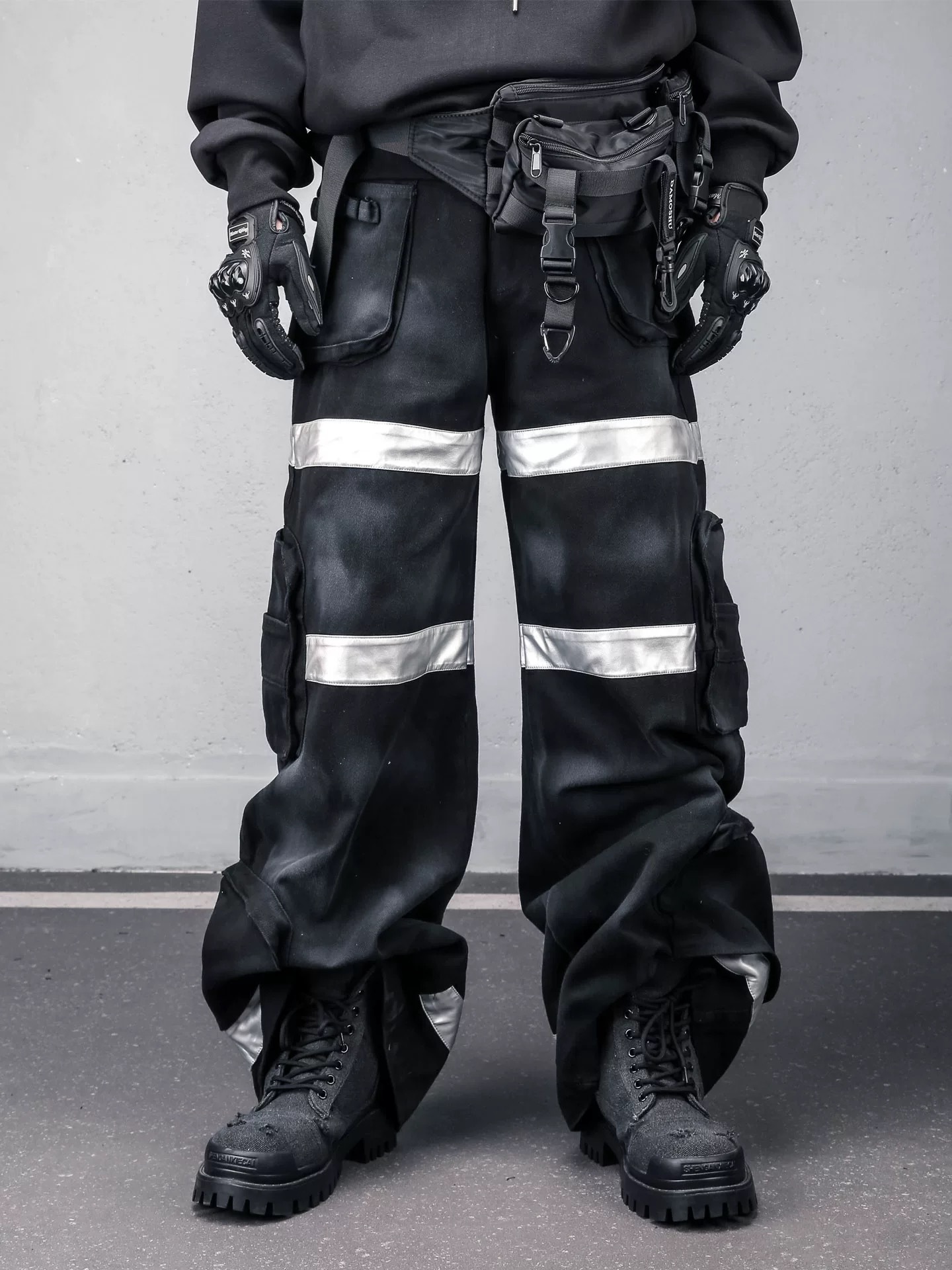 𝙏𝙀𝘾𝙃𝙒𝙀𝘼𝙍 機能反光街頭髒染闊腿牛仔褲