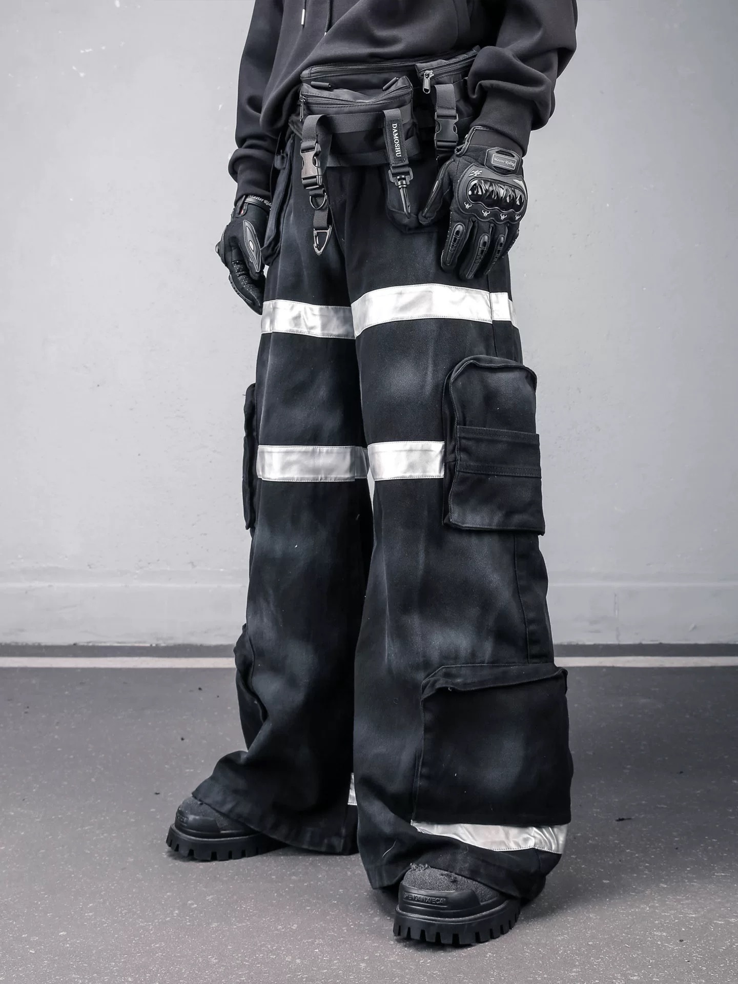 𝙏𝙀𝘾𝙃𝙒𝙀𝘼𝙍 機能反光街頭髒染闊腿牛仔褲