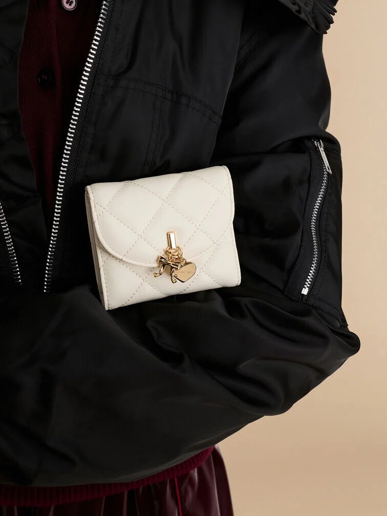 <超美>Charles & Keith 小CK  Arrietty 金屬 蝴蝶結 愛心釦 小香風 菱格 短夾 3色