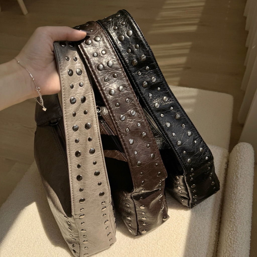 個性鉚釘▪️荔枝軟皮寬肩手提腋下包(3色)