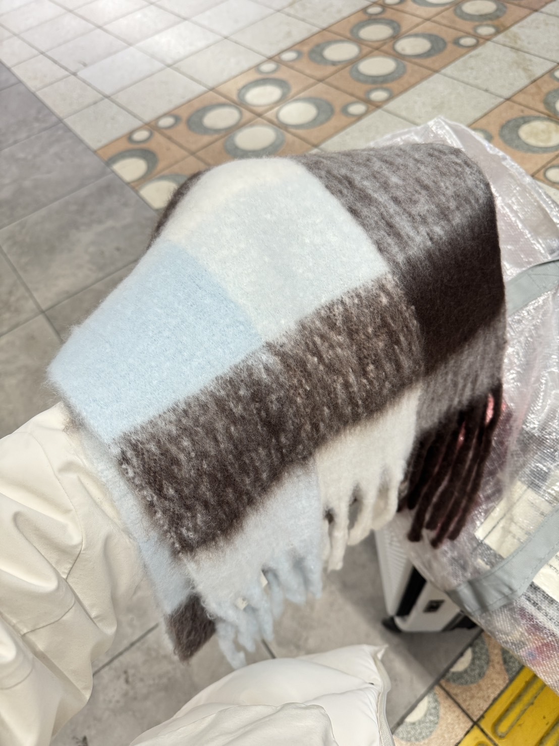 【 限量現貨 】3coins 軟乎乎圍巾 日本