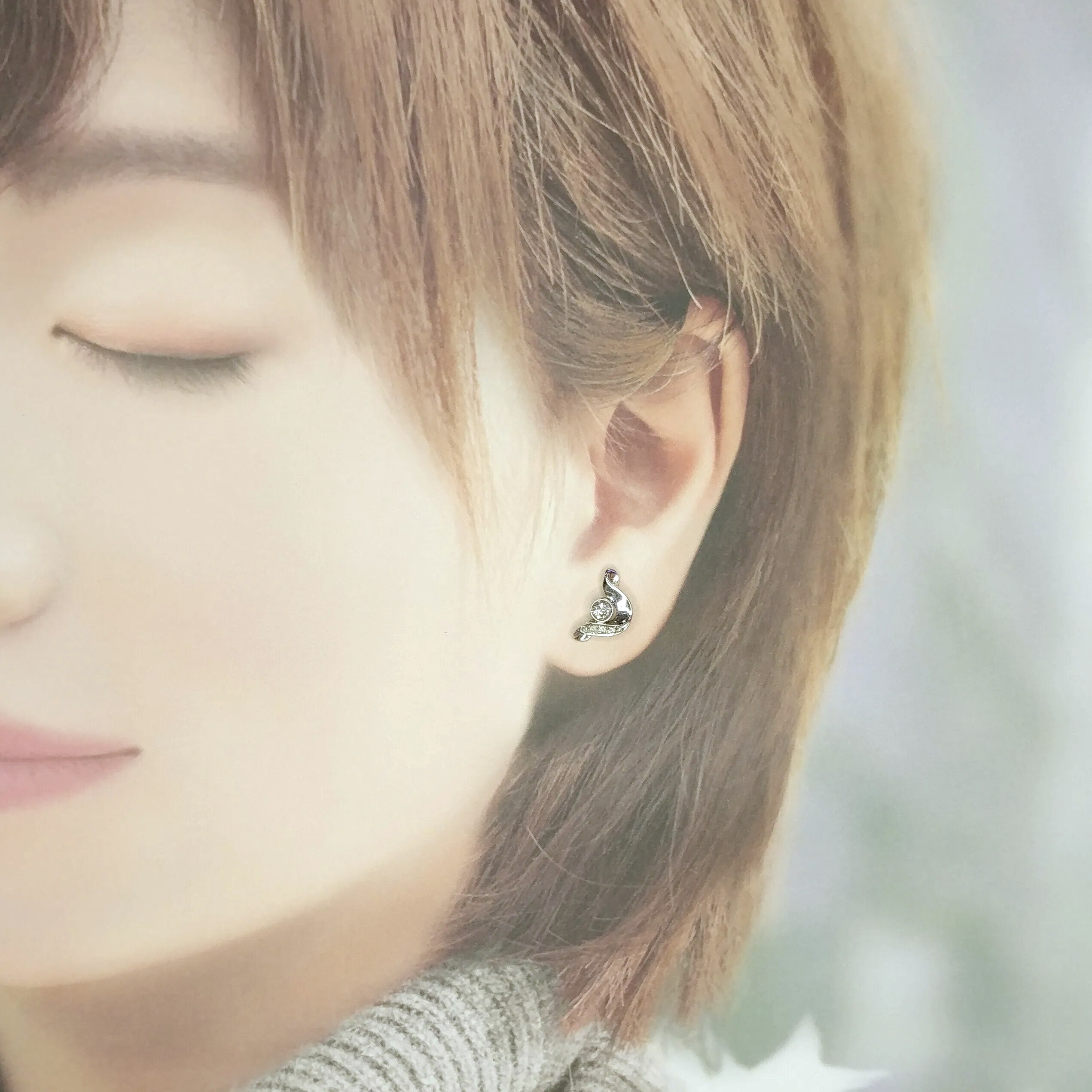 全新18K白金【主石23份鑽石】配小鑽共31份鑽石耳環