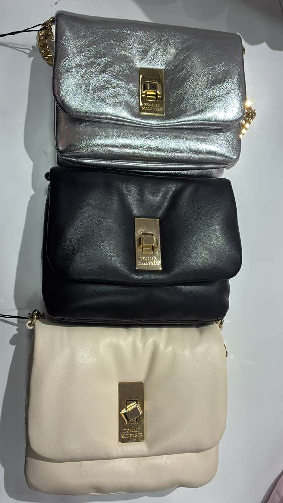 VO001 Tommy Hilfiger 金扣前翻蓋CROSS BODY 19x16 cm