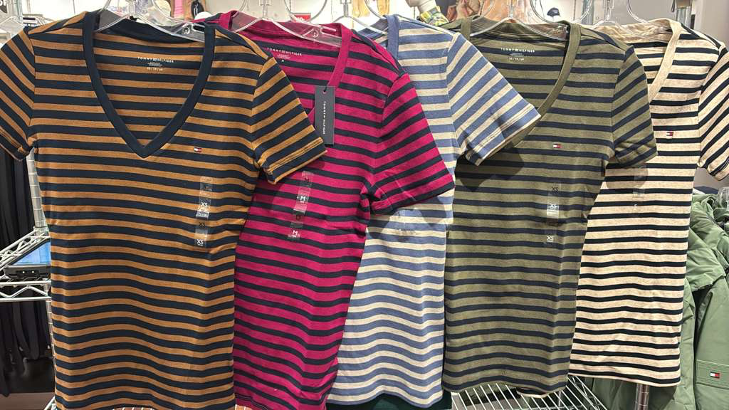 VO014 Tommy Hilfiger 橫間V領短TEE